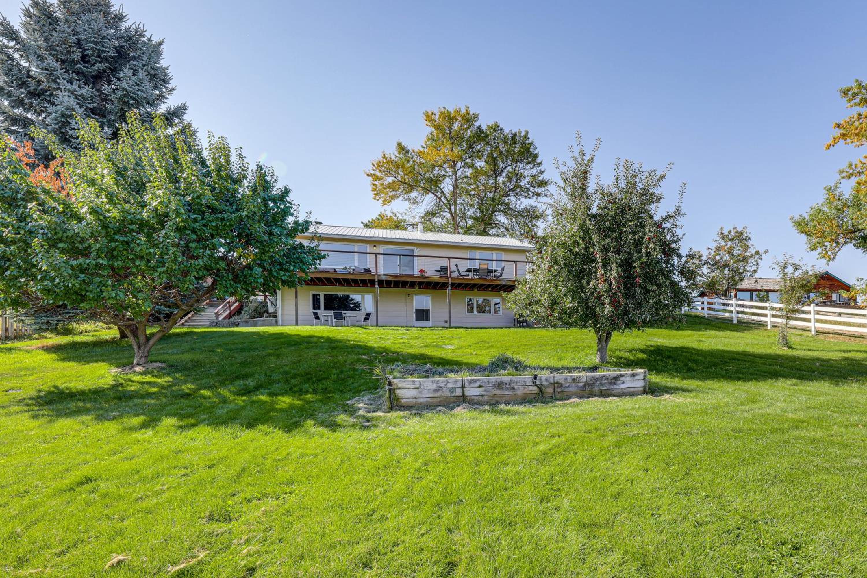 Hot Tub, Views and Private Dock Polson Haven!