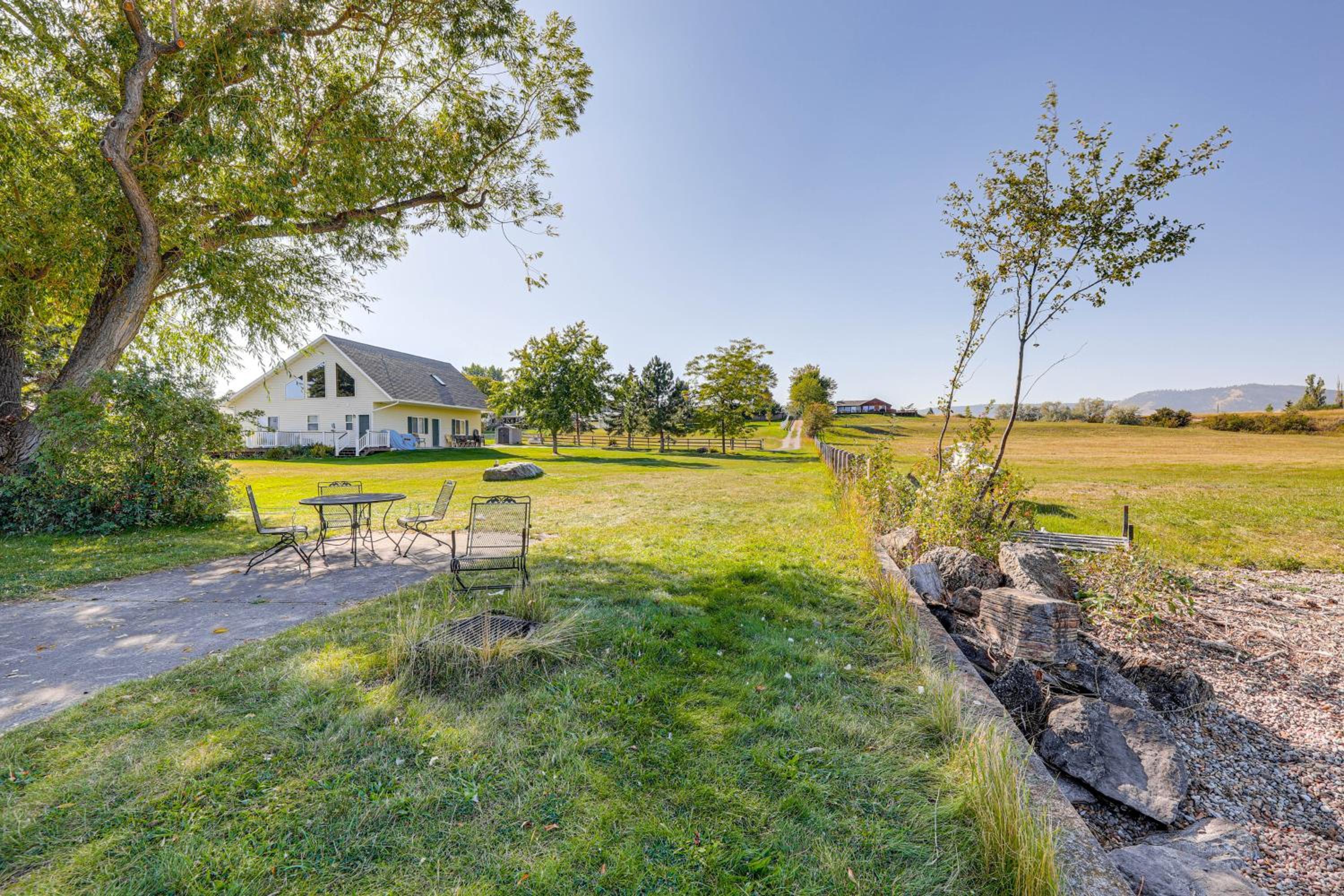 Hot Tub, Views and Private Dock Polson Haven!
