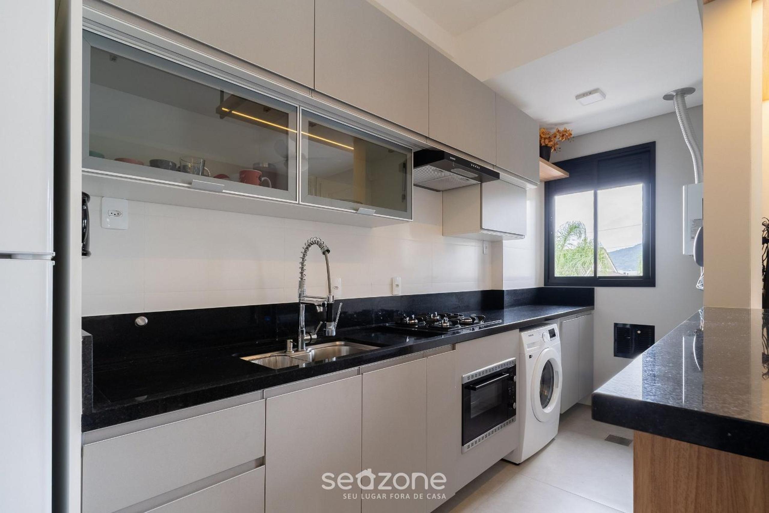 Building with swimming pool 800m from Beach - ACB