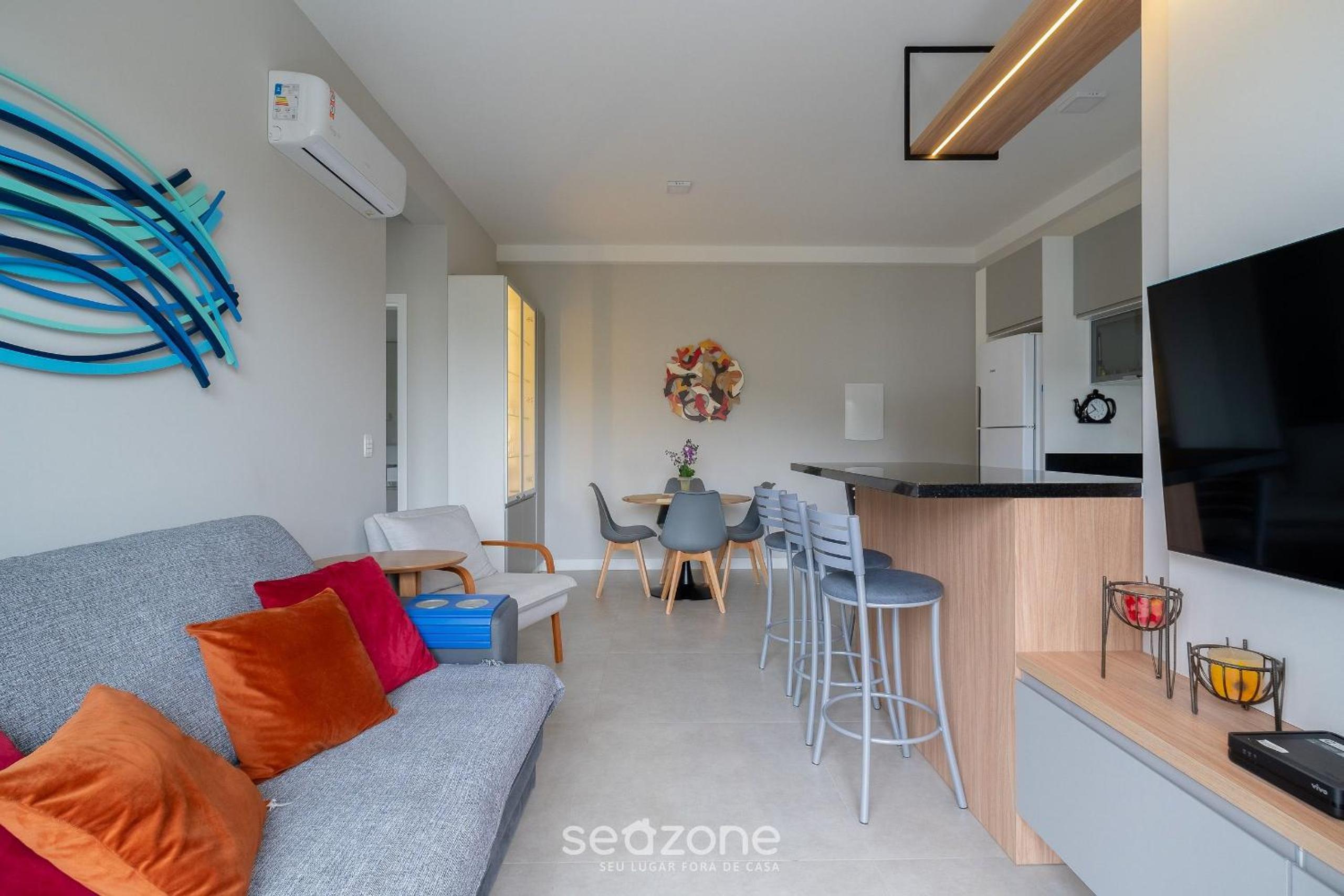 Building with swimming pool 800m from Beach - ACB