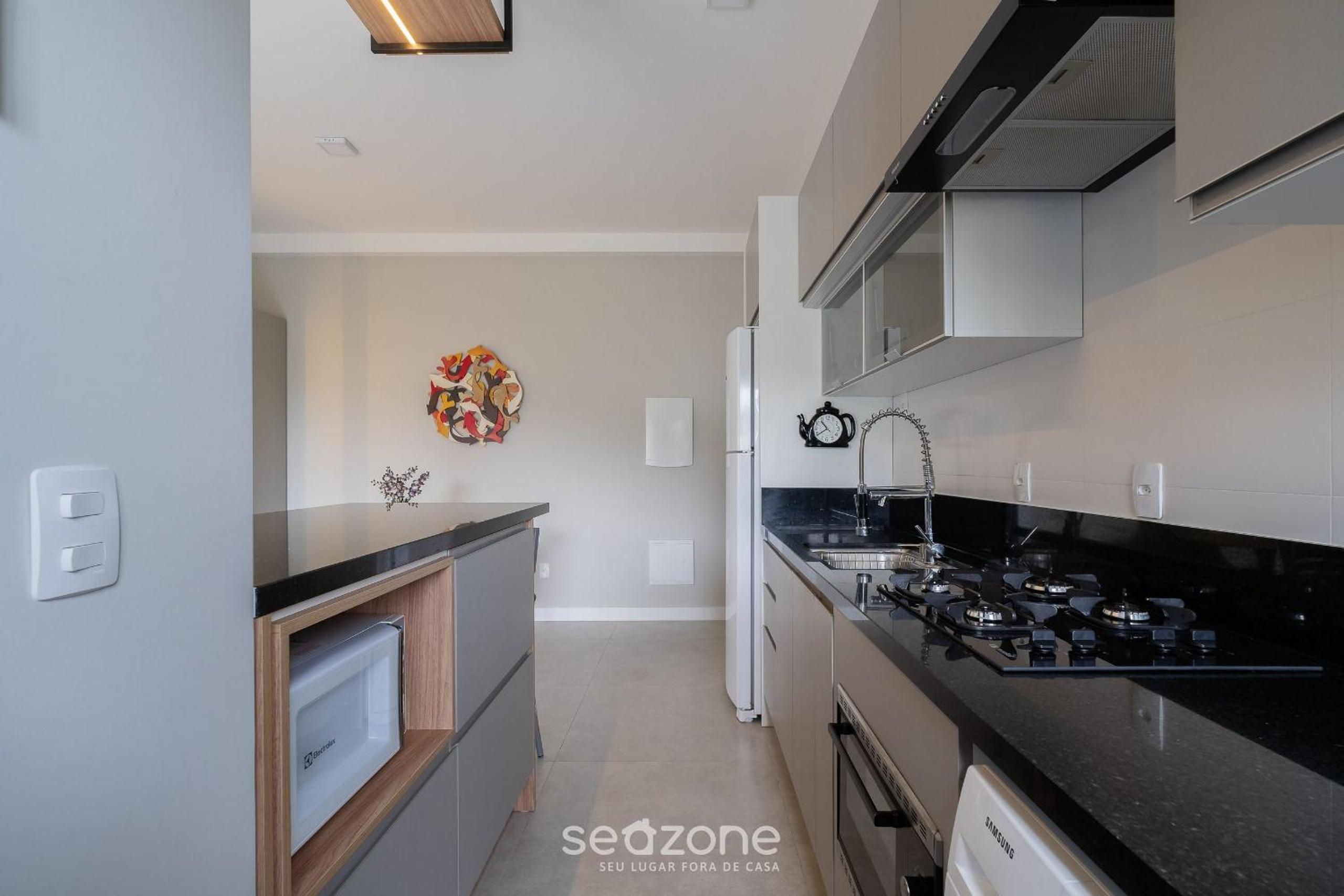 Building with swimming pool 800m from Beach - ACB