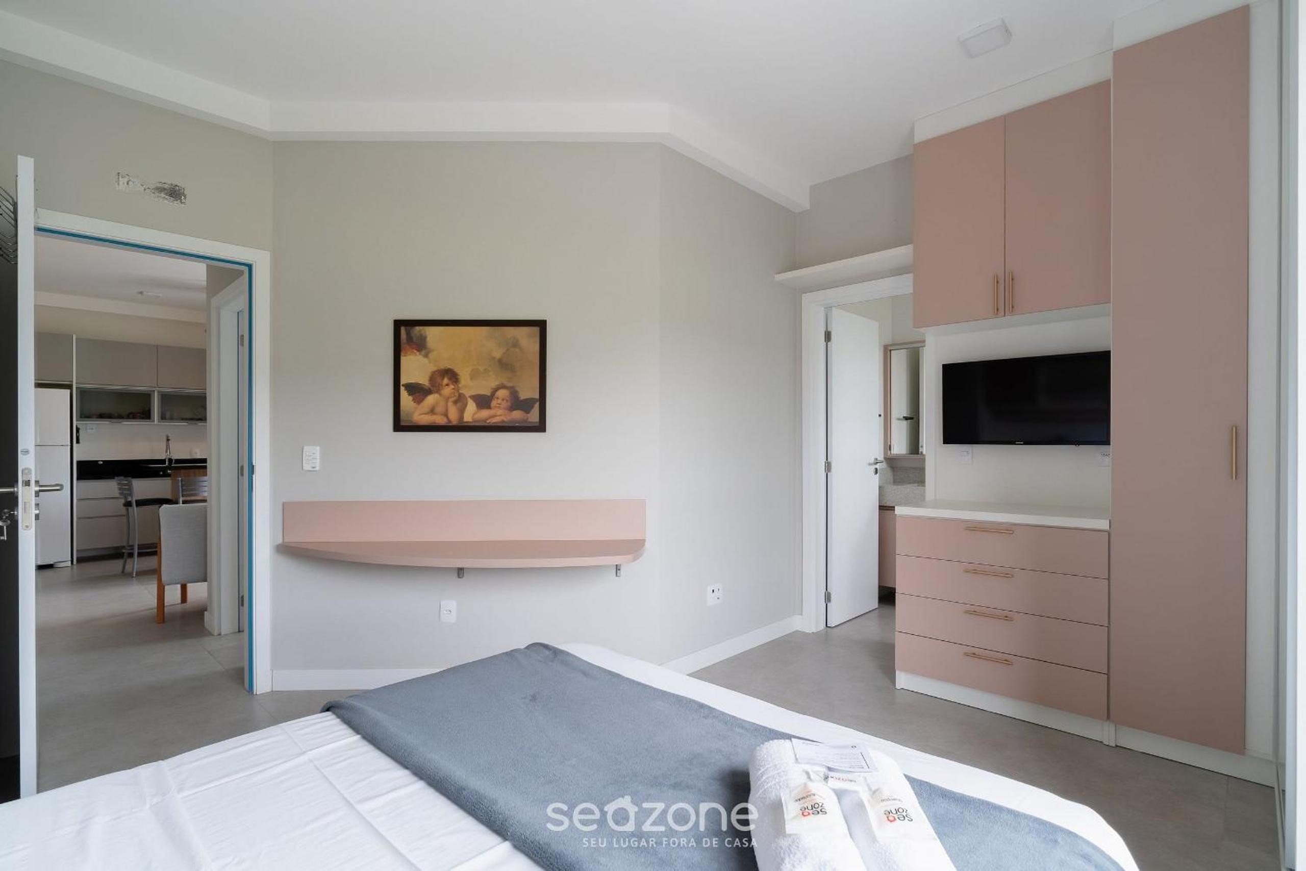 Building with swimming pool 800m from Beach - ACB