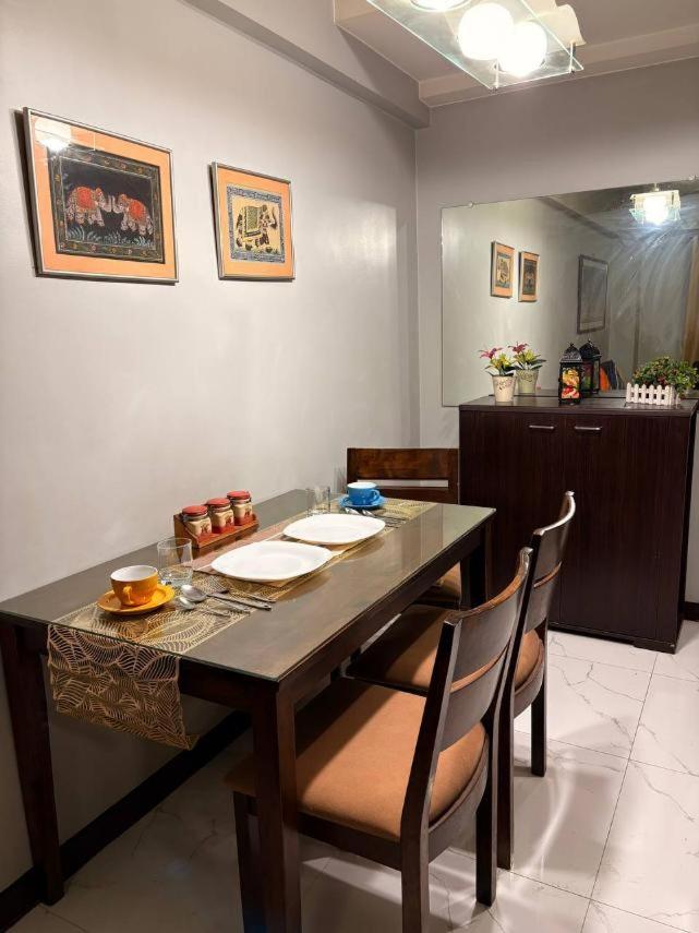 Super Cozy Apartment-Newport Boulevard