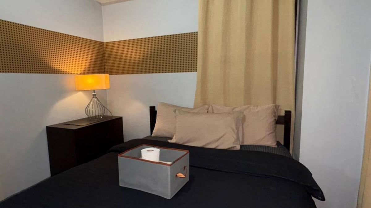 Super Cozy Apartment-Newport Boulevard
