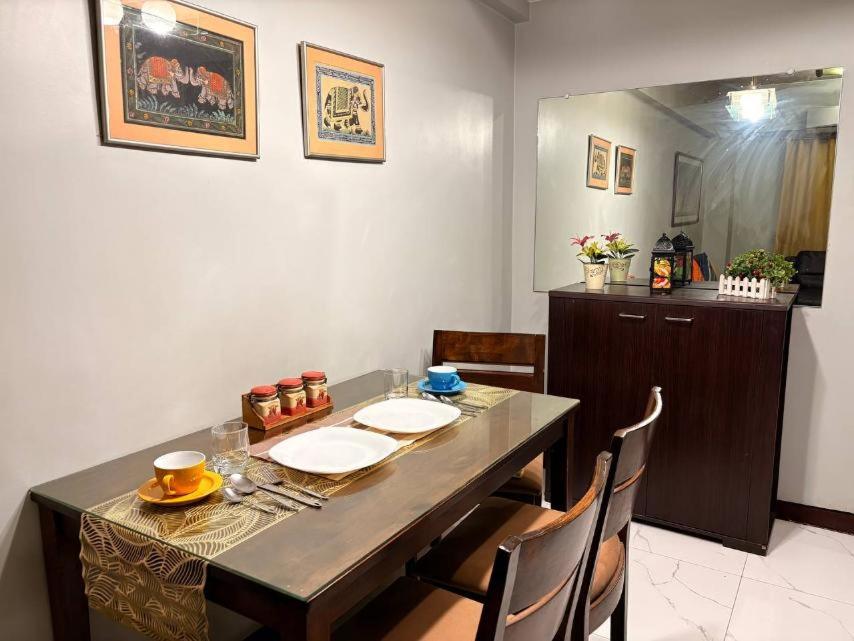Super Cozy Apartment-Newport Boulevard