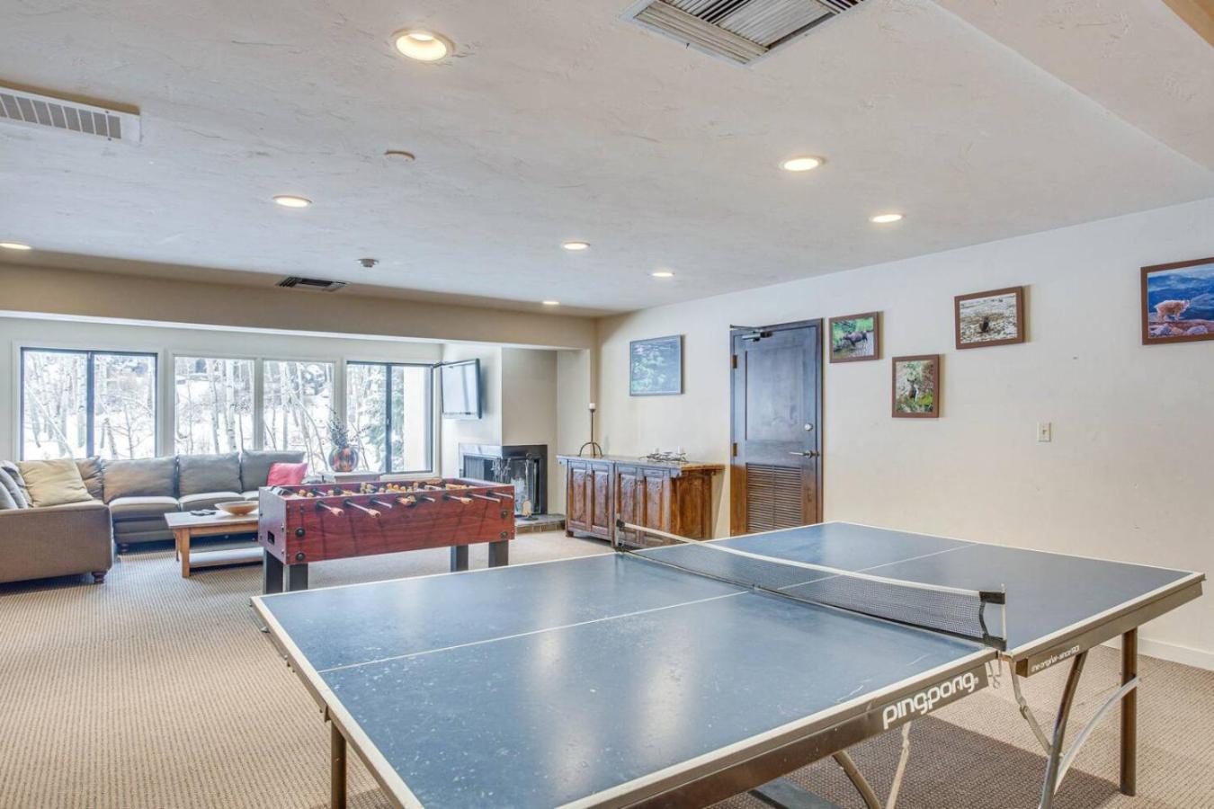 Fall Ridge Retreat with Hot Tub and Pool