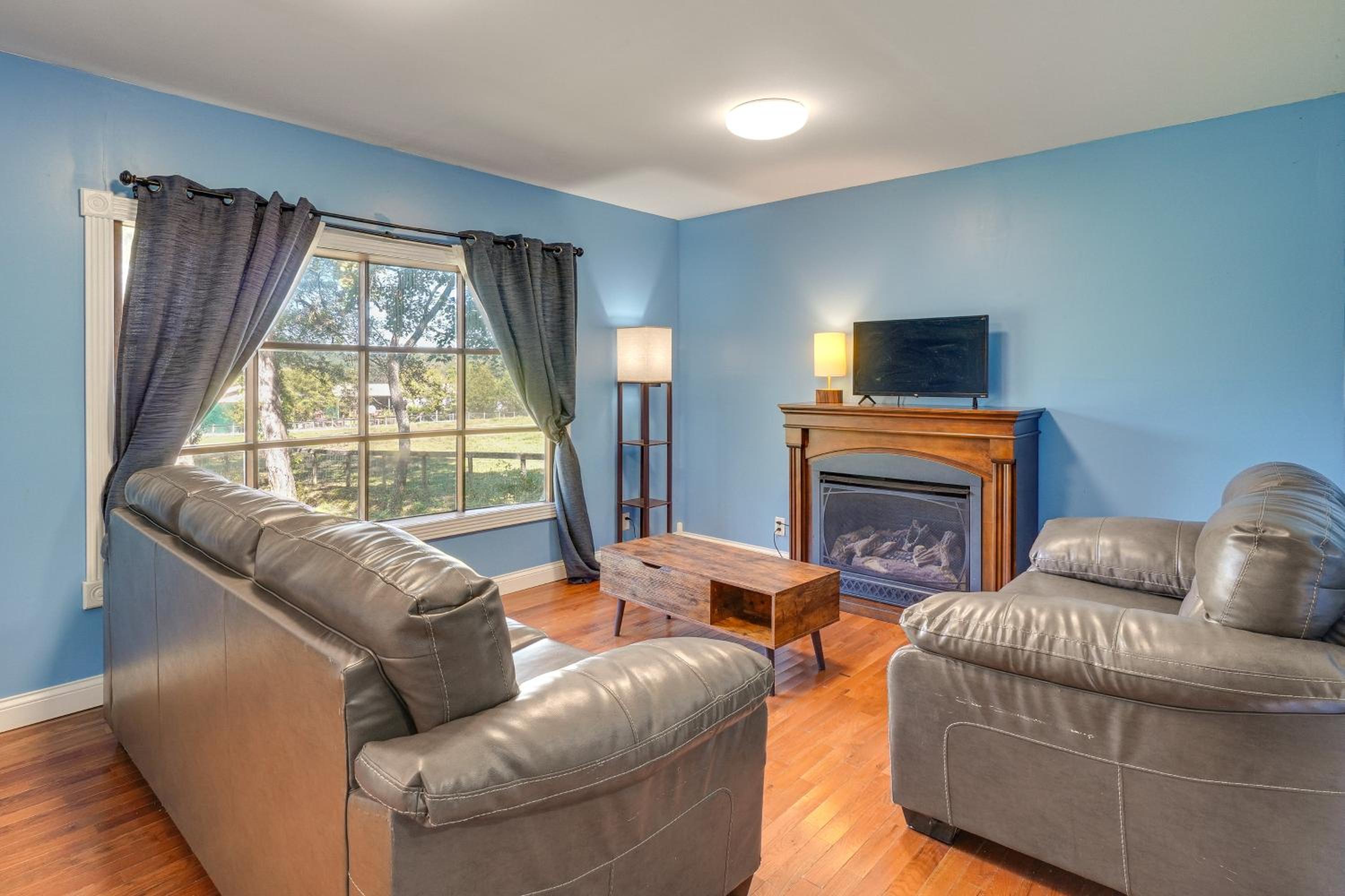 Peaceful and Private! Pet-Friendly Williamsburg Home