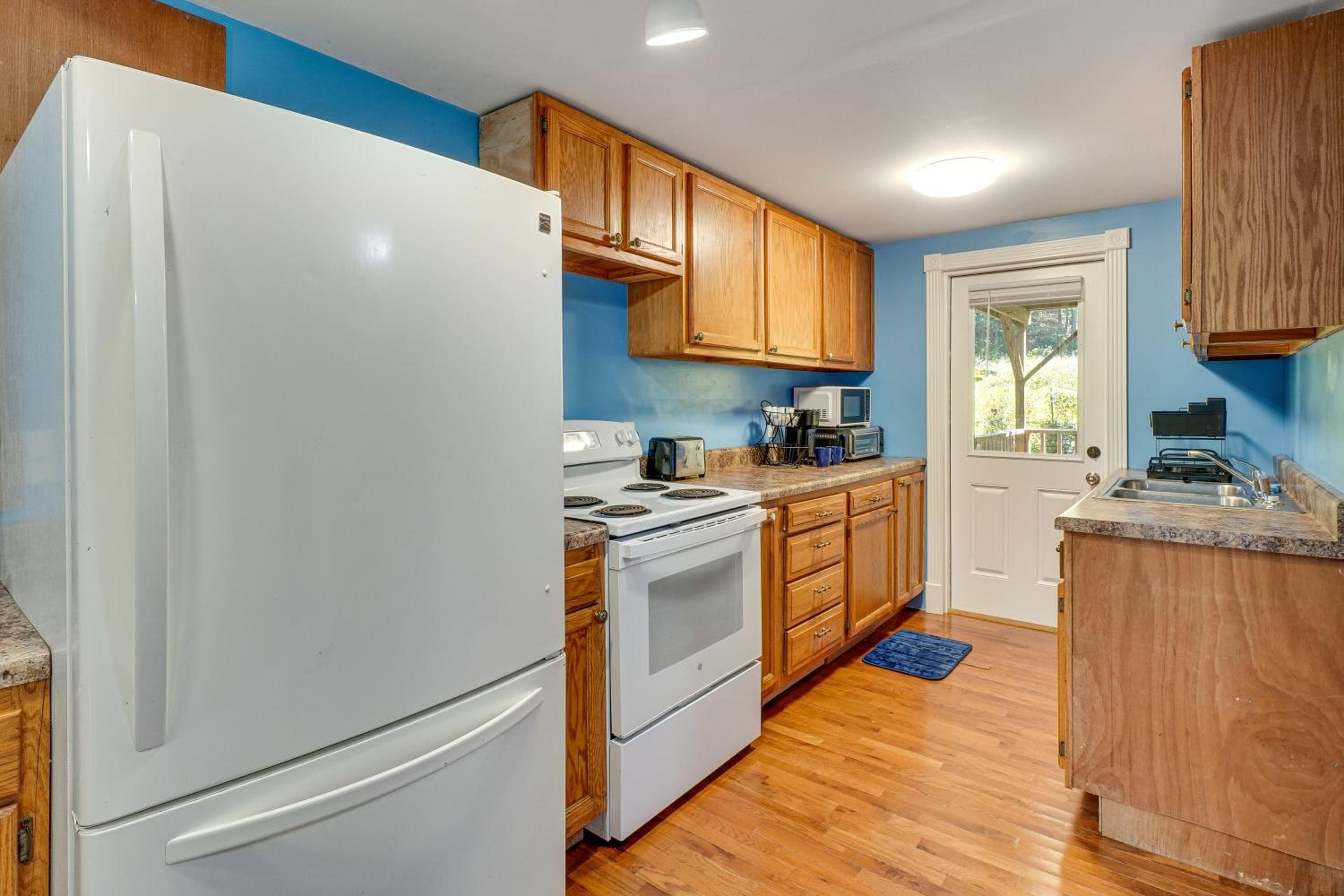 Peaceful and Private! Pet-Friendly Williamsburg Home