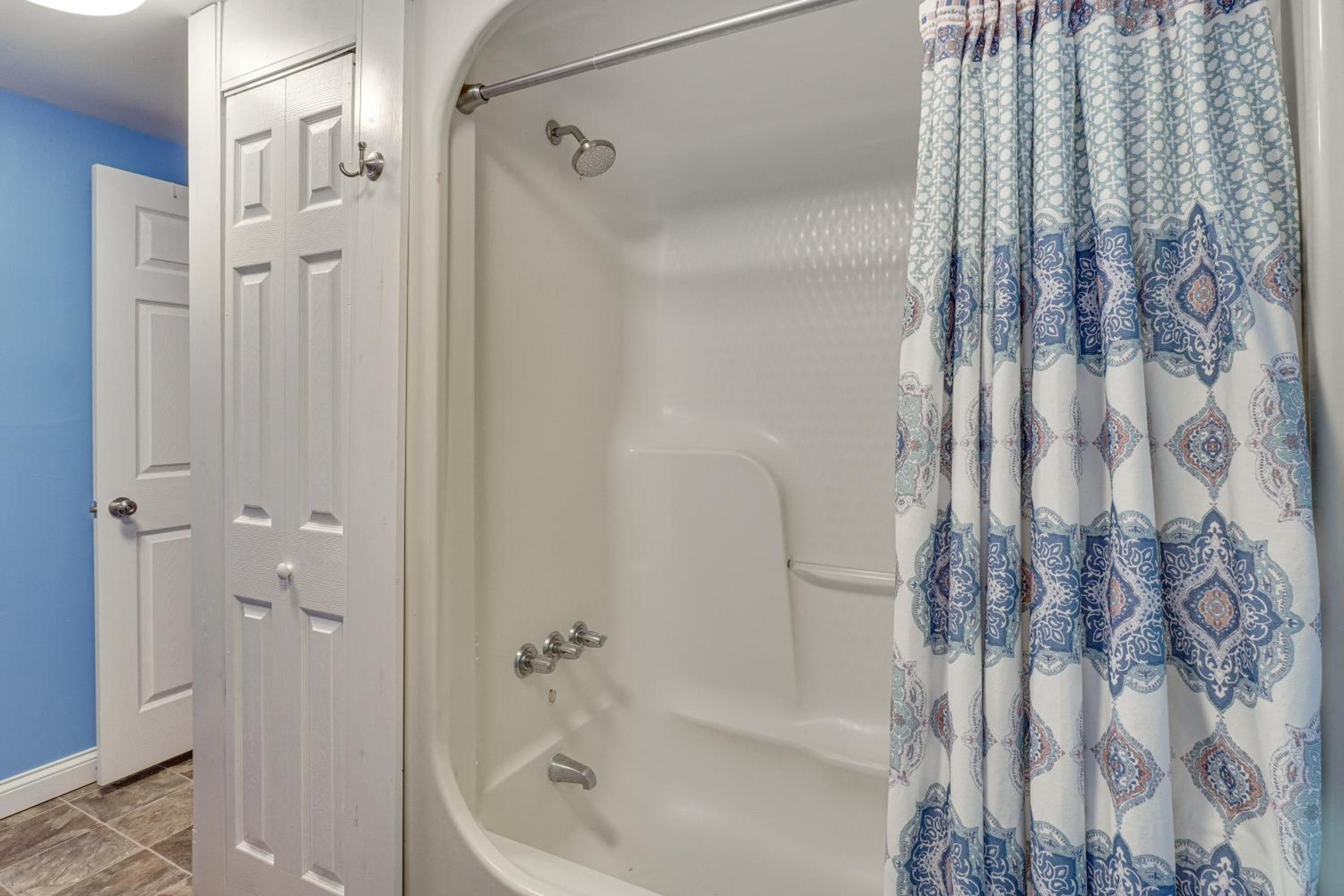Peaceful and Private! Pet-Friendly Williamsburg Home