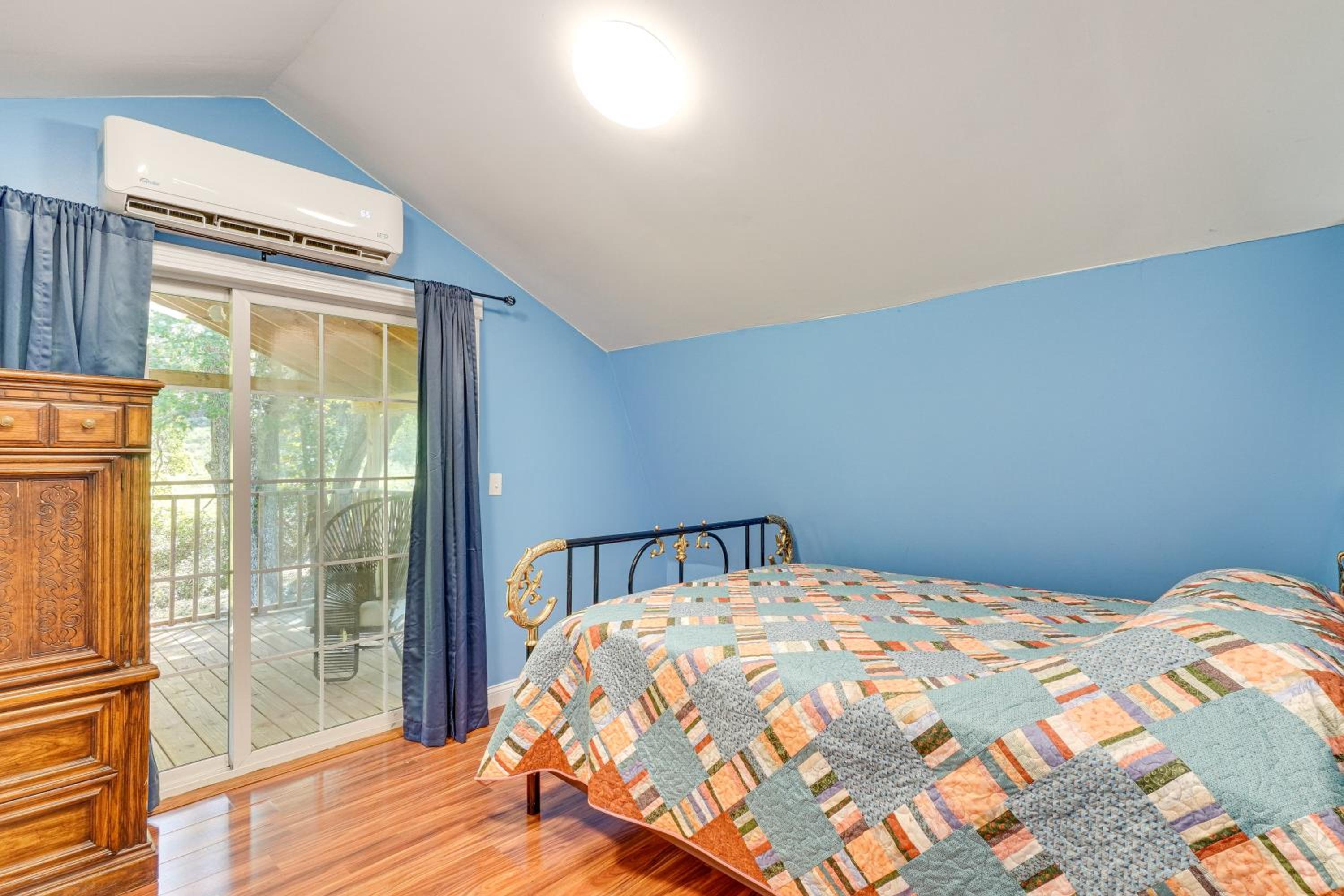 Peaceful and Private! Pet-Friendly Williamsburg Home