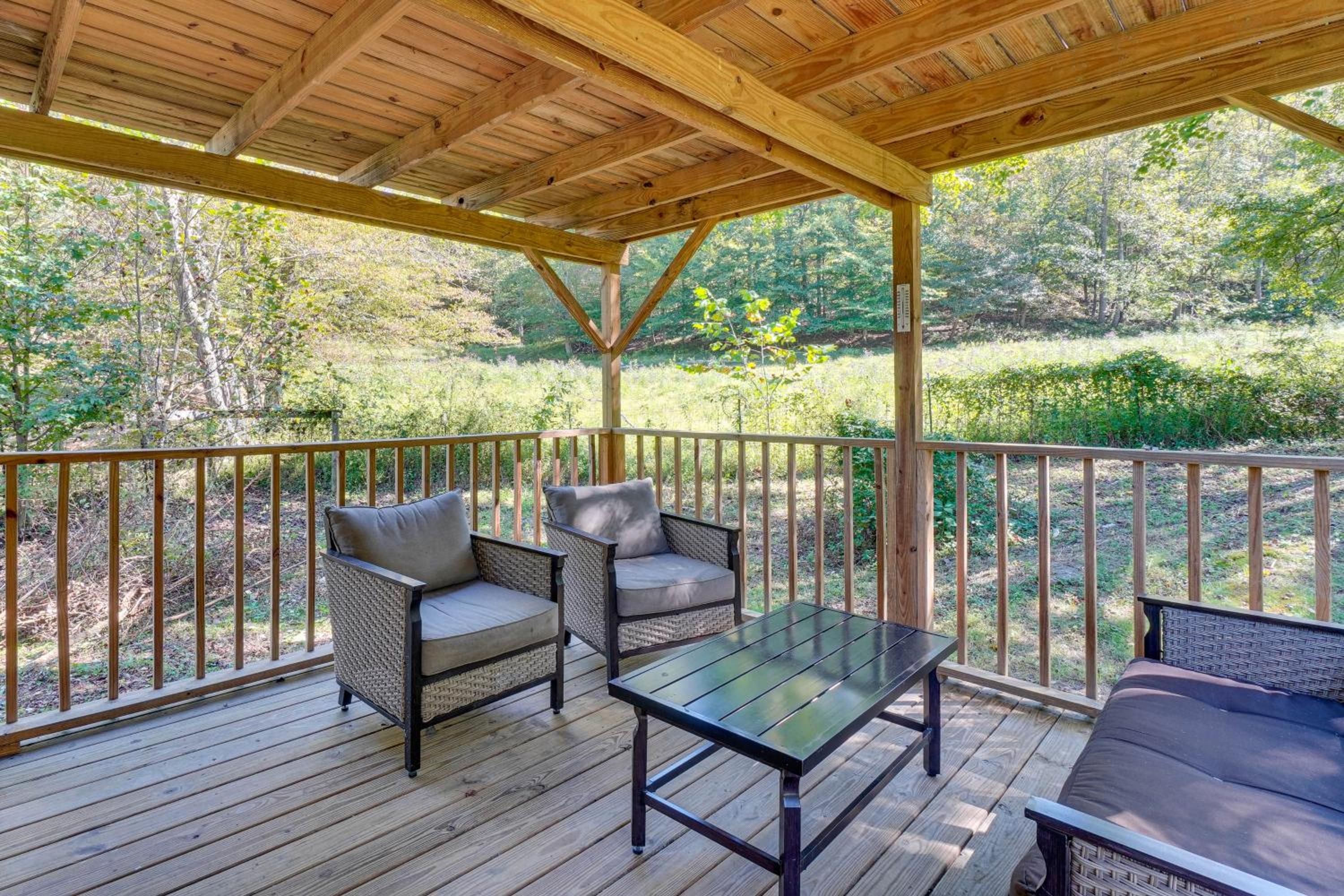 Peaceful and Private! Pet-Friendly Williamsburg Home