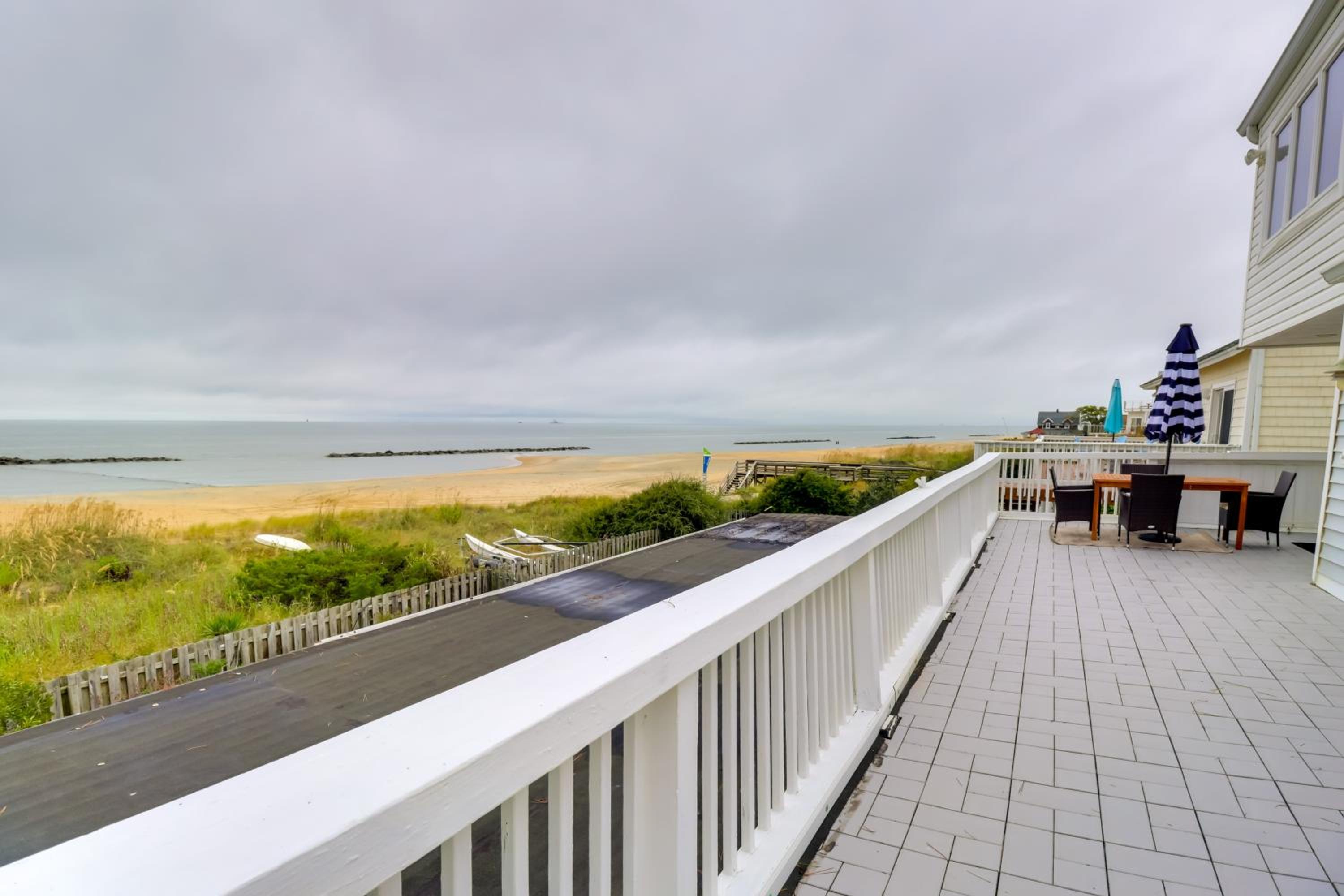 Pets Welcome Beachfront Family Retreat in Norfolk
