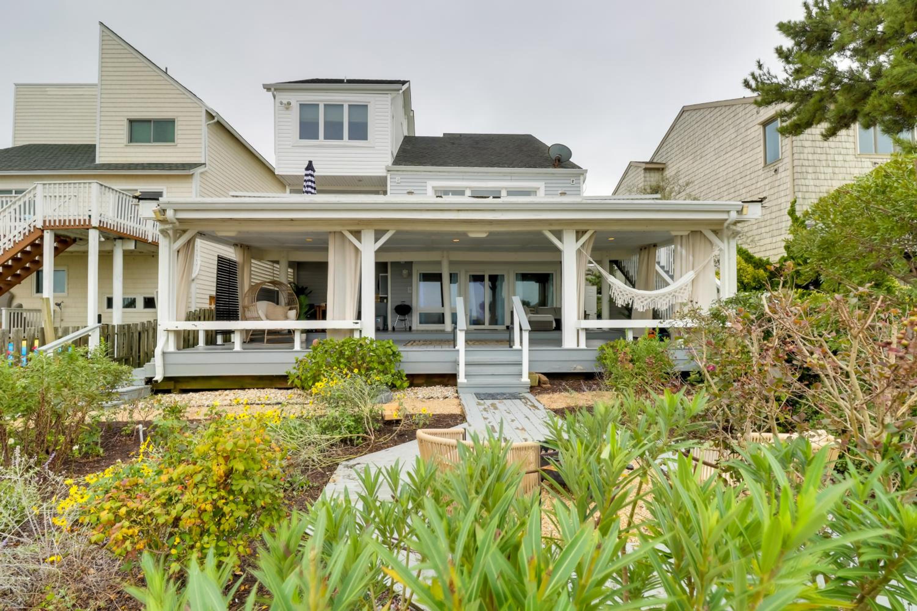 Pets Welcome Beachfront Family Retreat in Norfolk