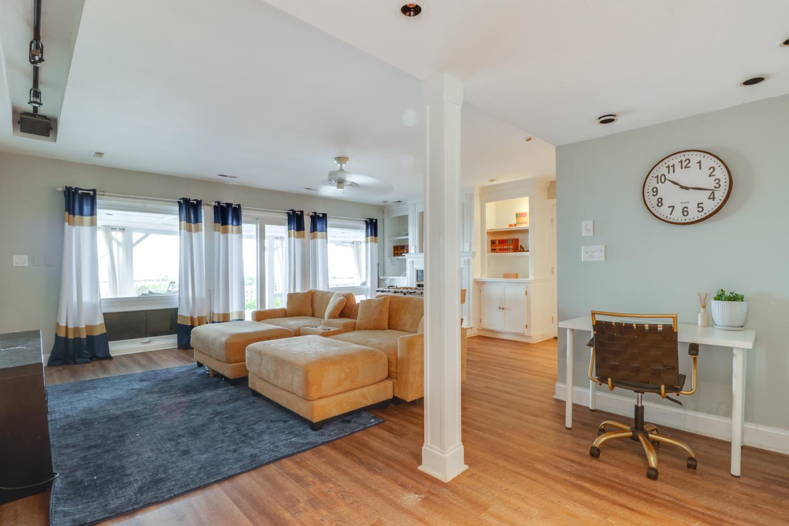 Pets Welcome Beachfront Family Retreat in Norfolk