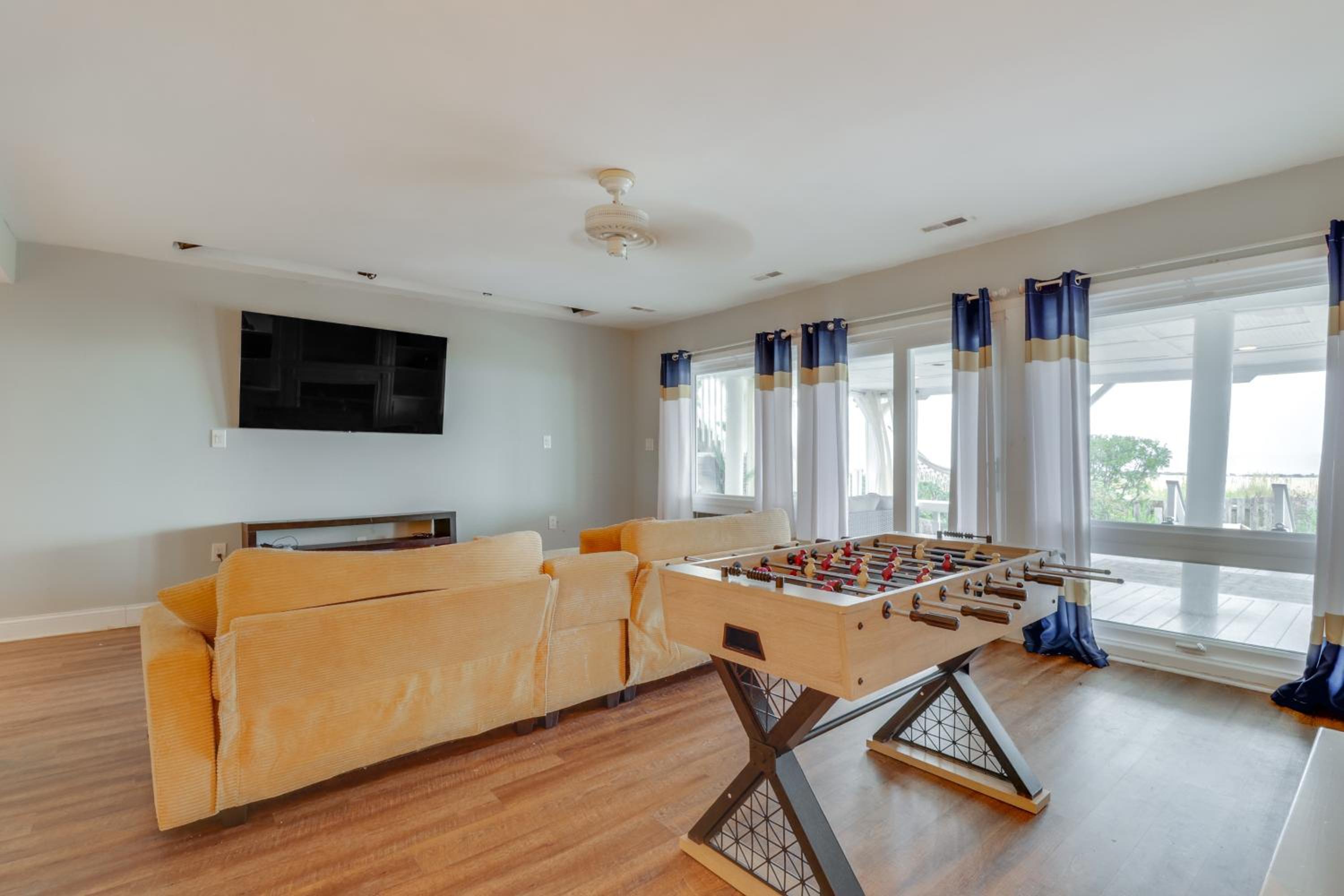 Pets Welcome Beachfront Family Retreat in Norfolk