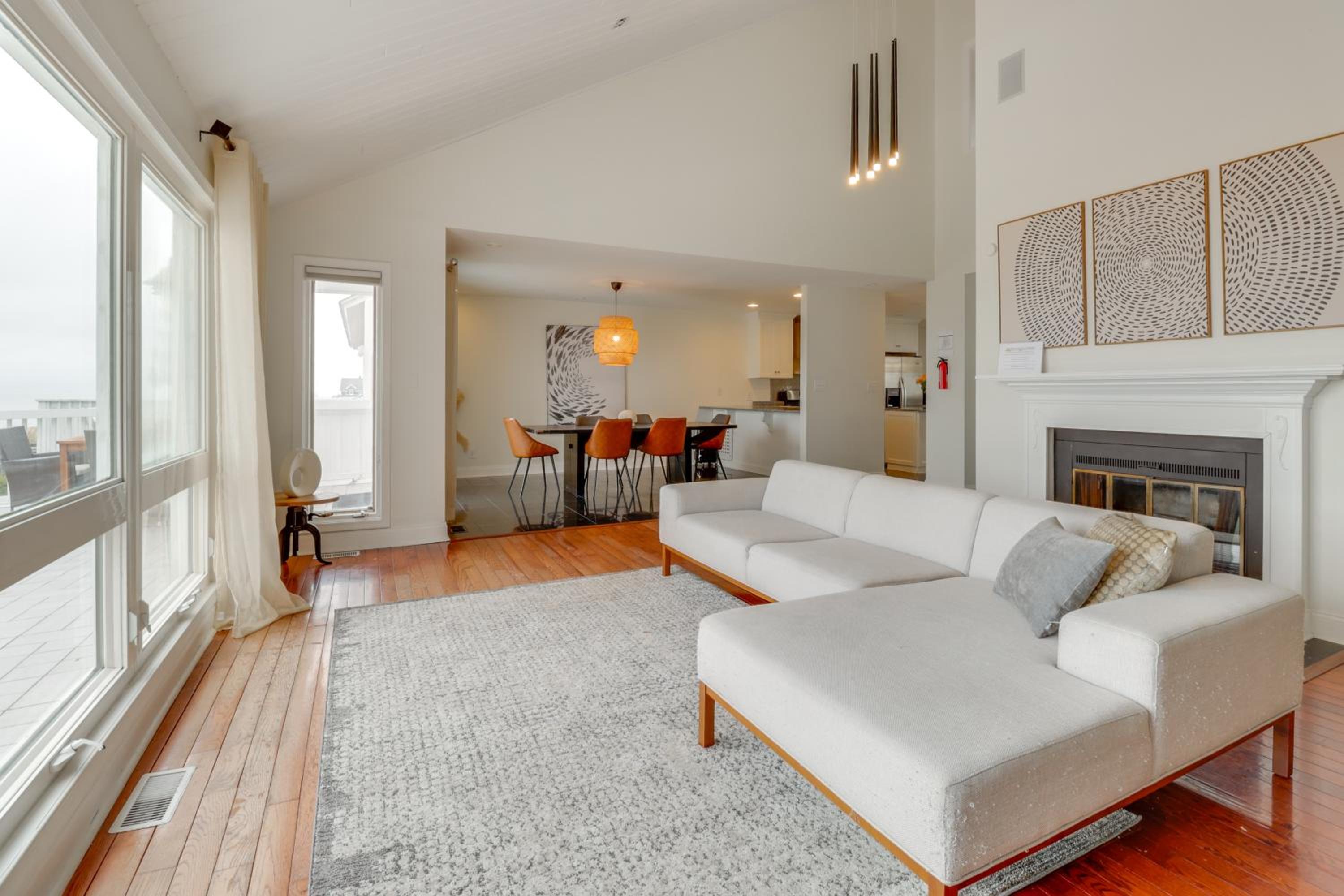 Pets Welcome Beachfront Family Retreat in Norfolk