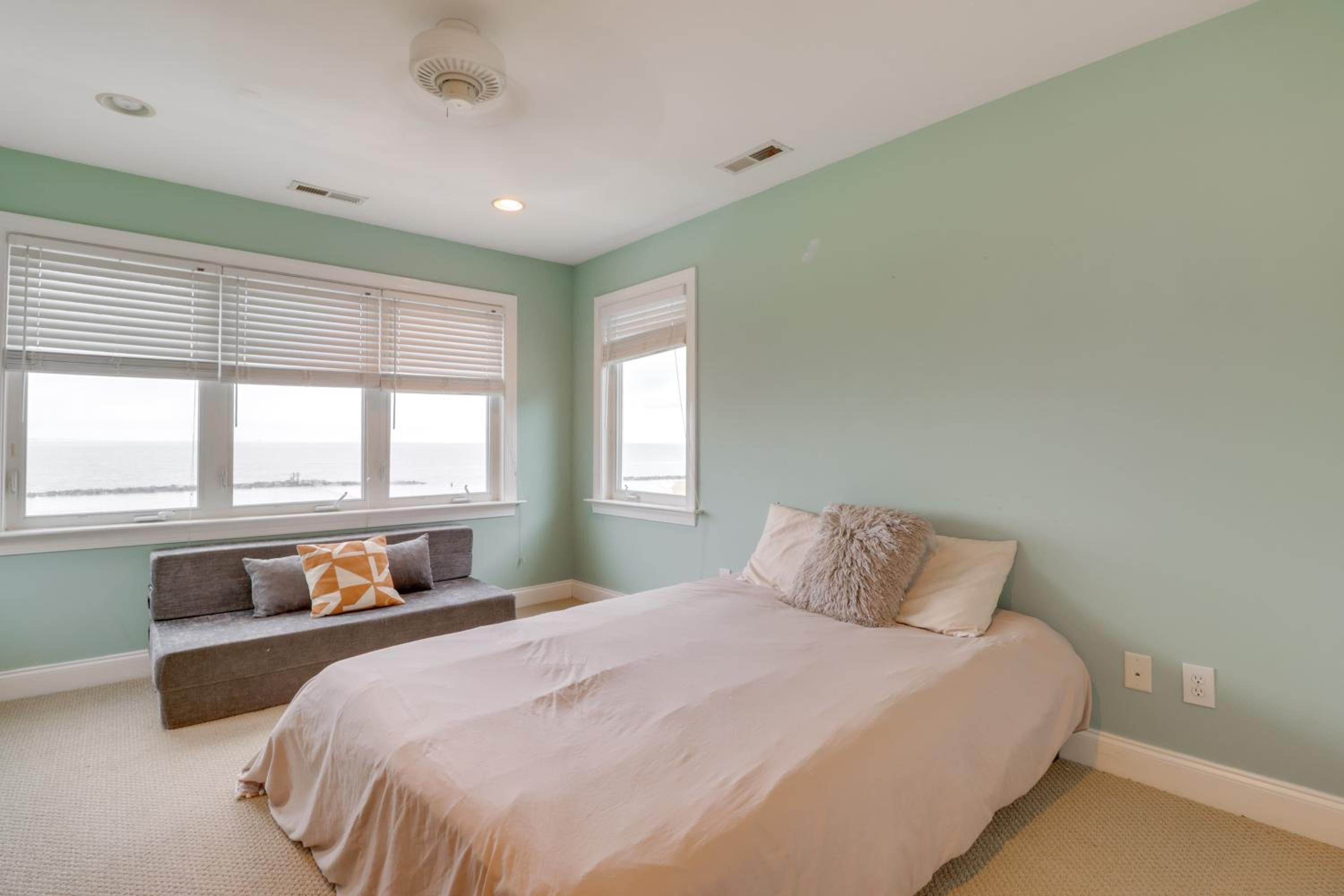 Pets Welcome Beachfront Family Retreat in Norfolk