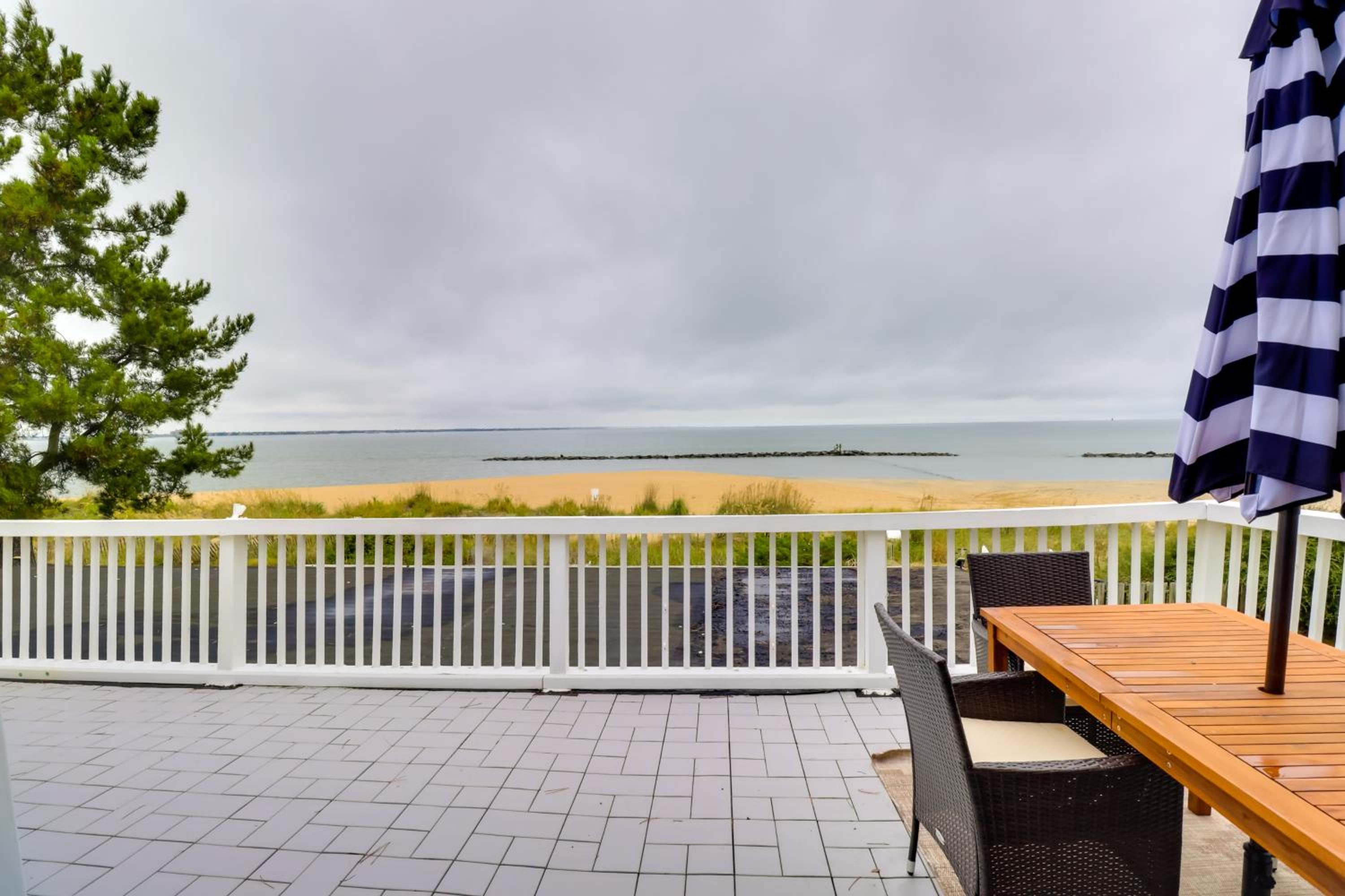 Pets Welcome Beachfront Family Retreat in Norfolk