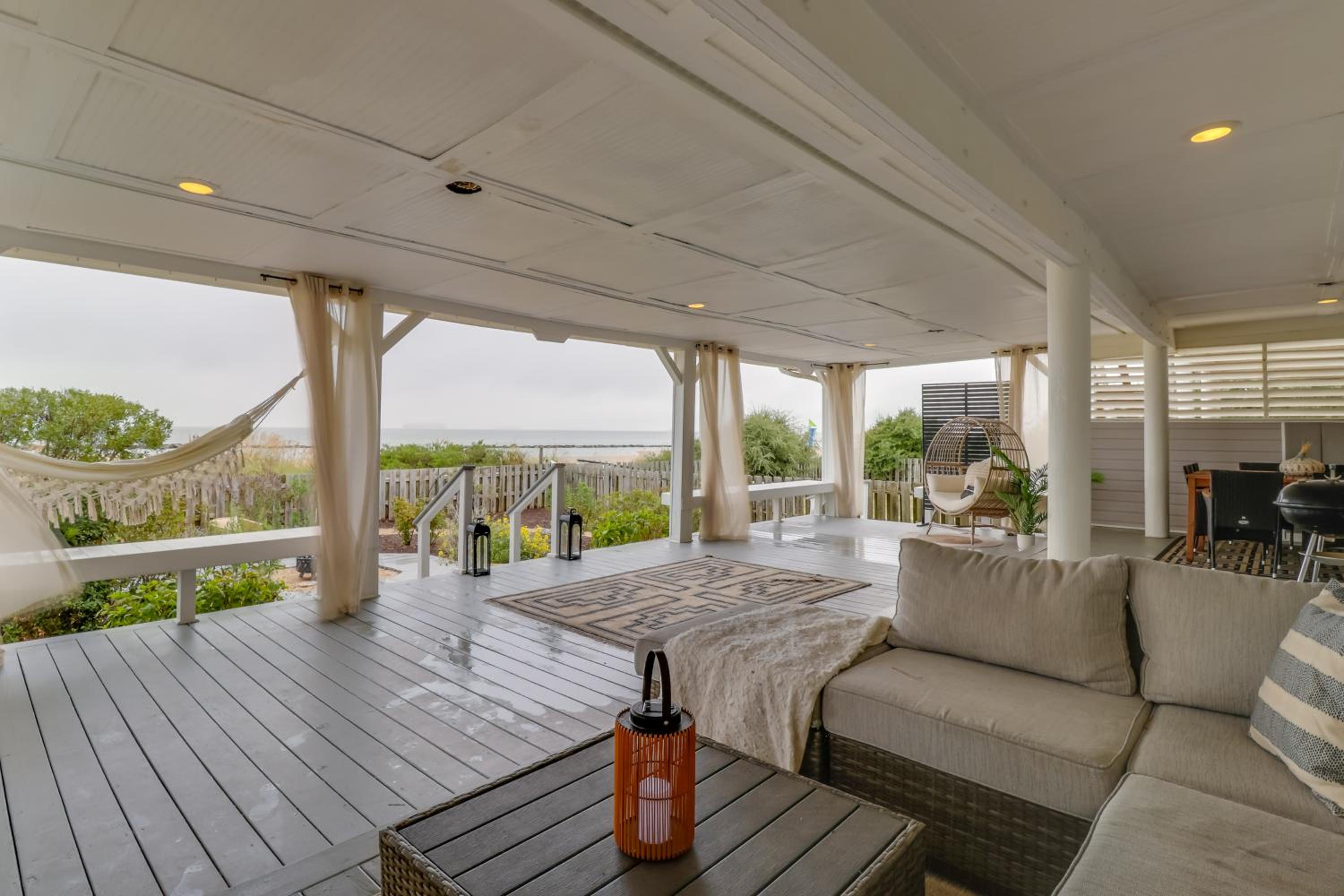 Pets Welcome Beachfront Family Retreat in Norfolk