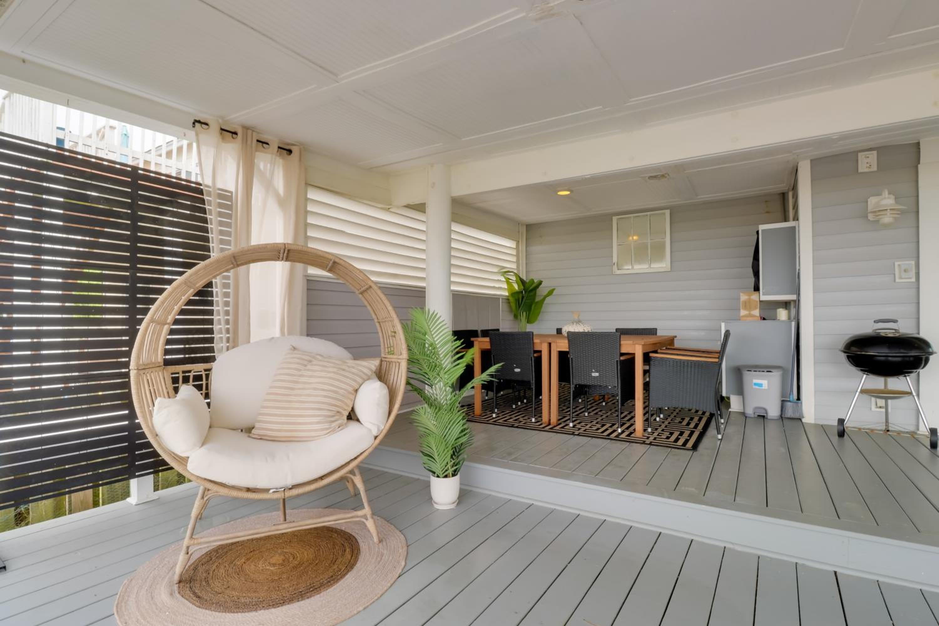 Pets Welcome Beachfront Family Retreat in Norfolk