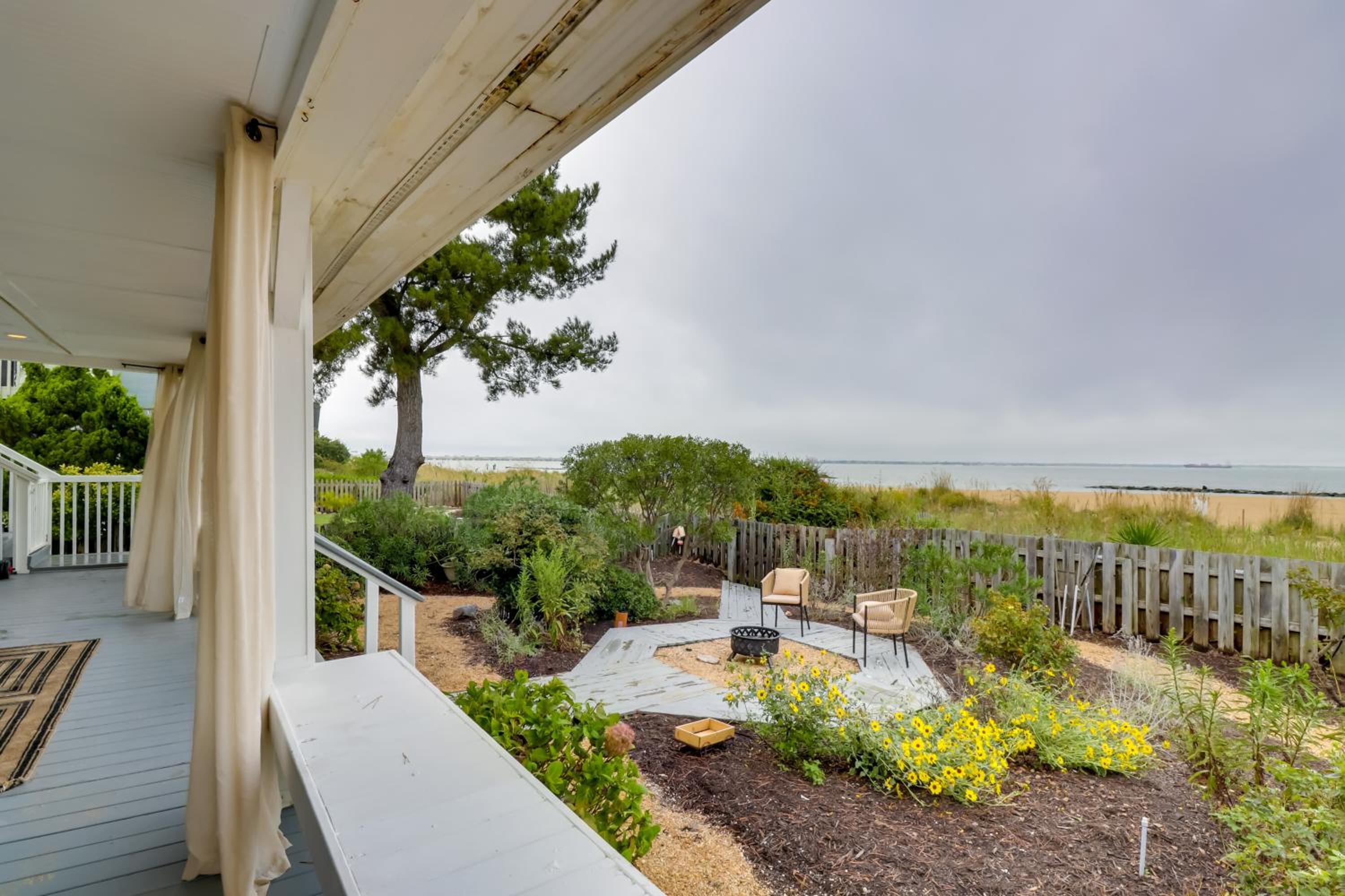 Pets Welcome Beachfront Family Retreat in Norfolk