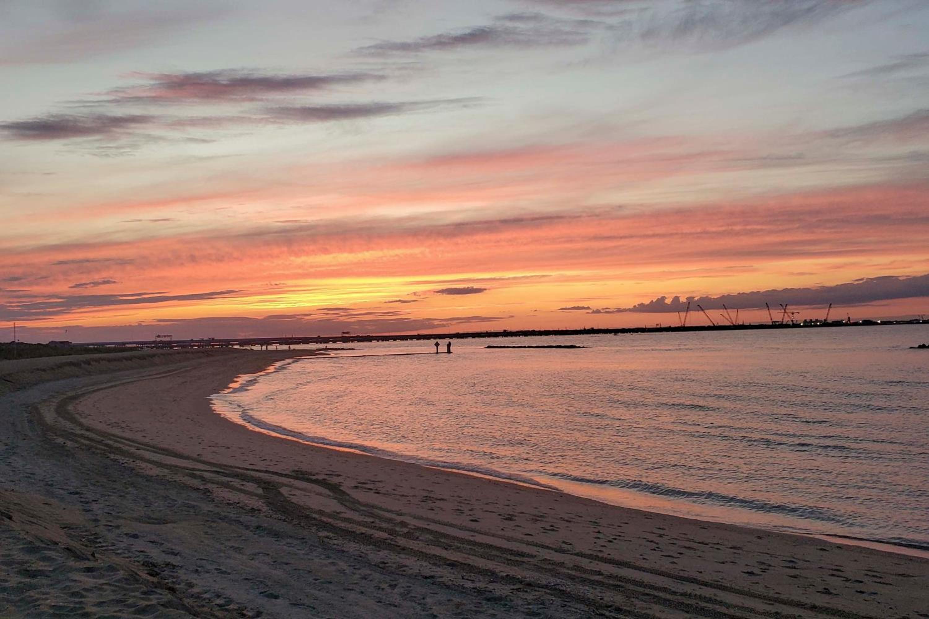 Pets Welcome Beachfront Family Retreat in Norfolk