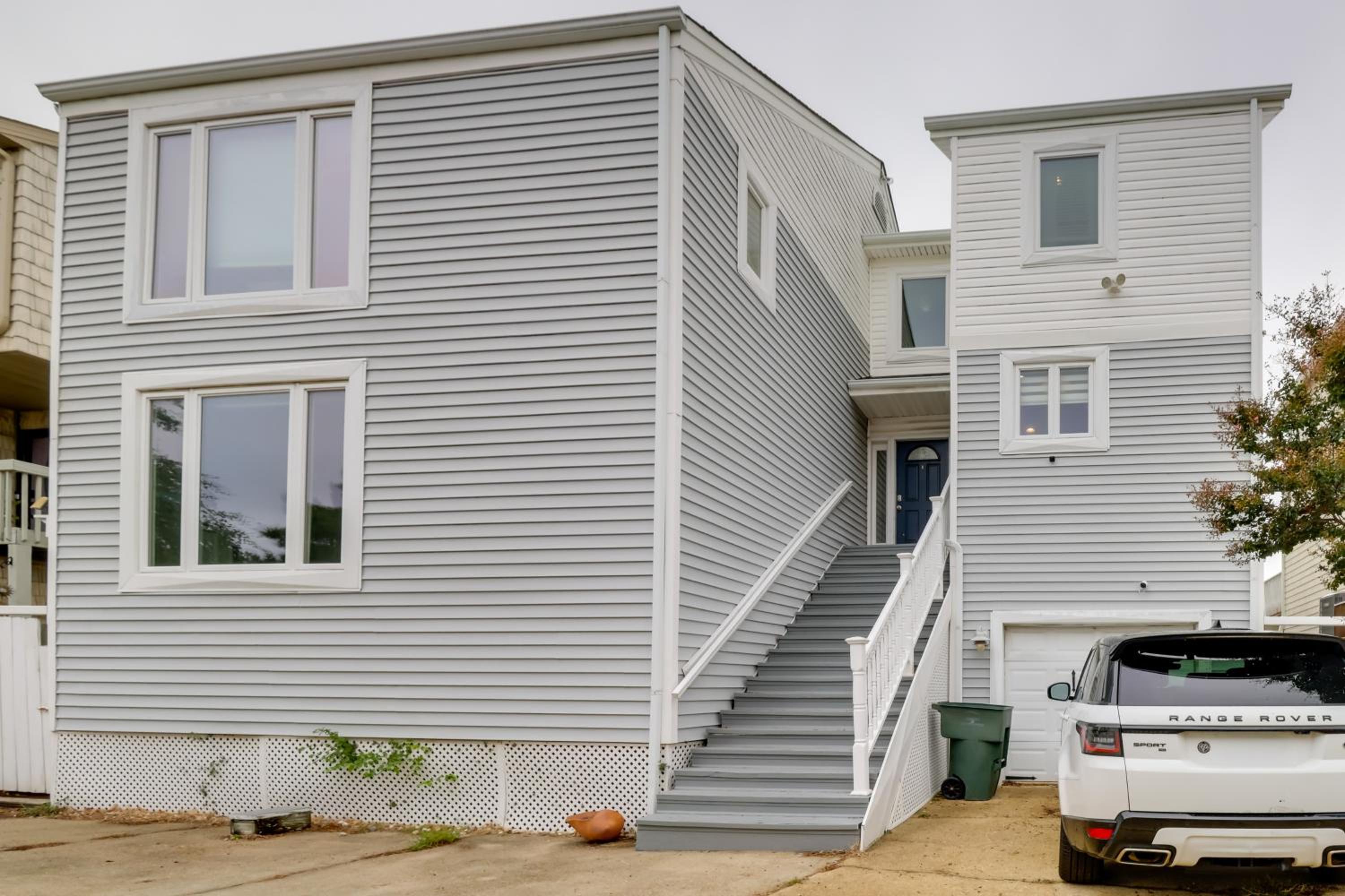 Pets Welcome Beachfront Family Retreat in Norfolk