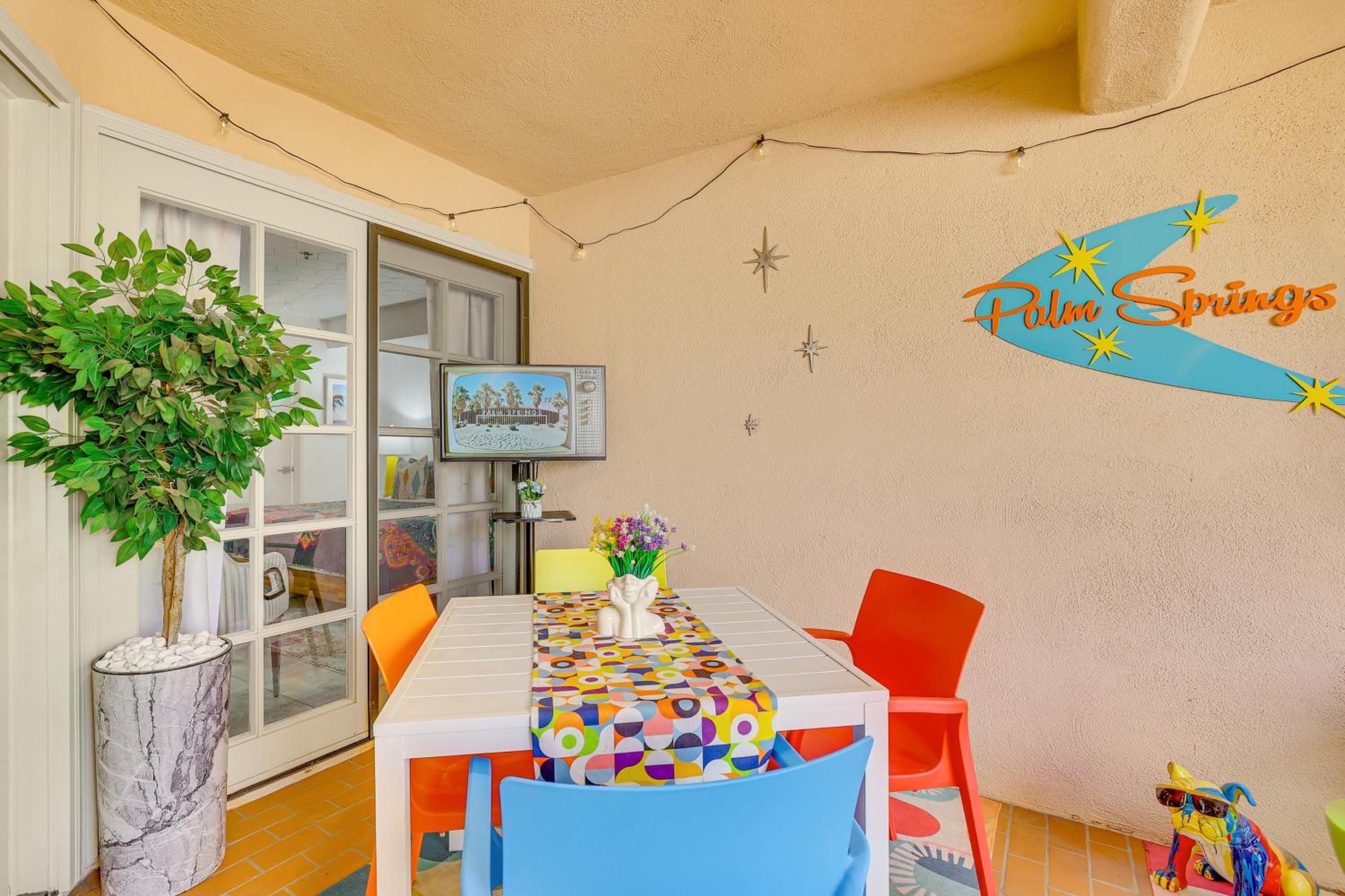 Stroll to Dtwn, Pools and Tennis Palm Springs Condo