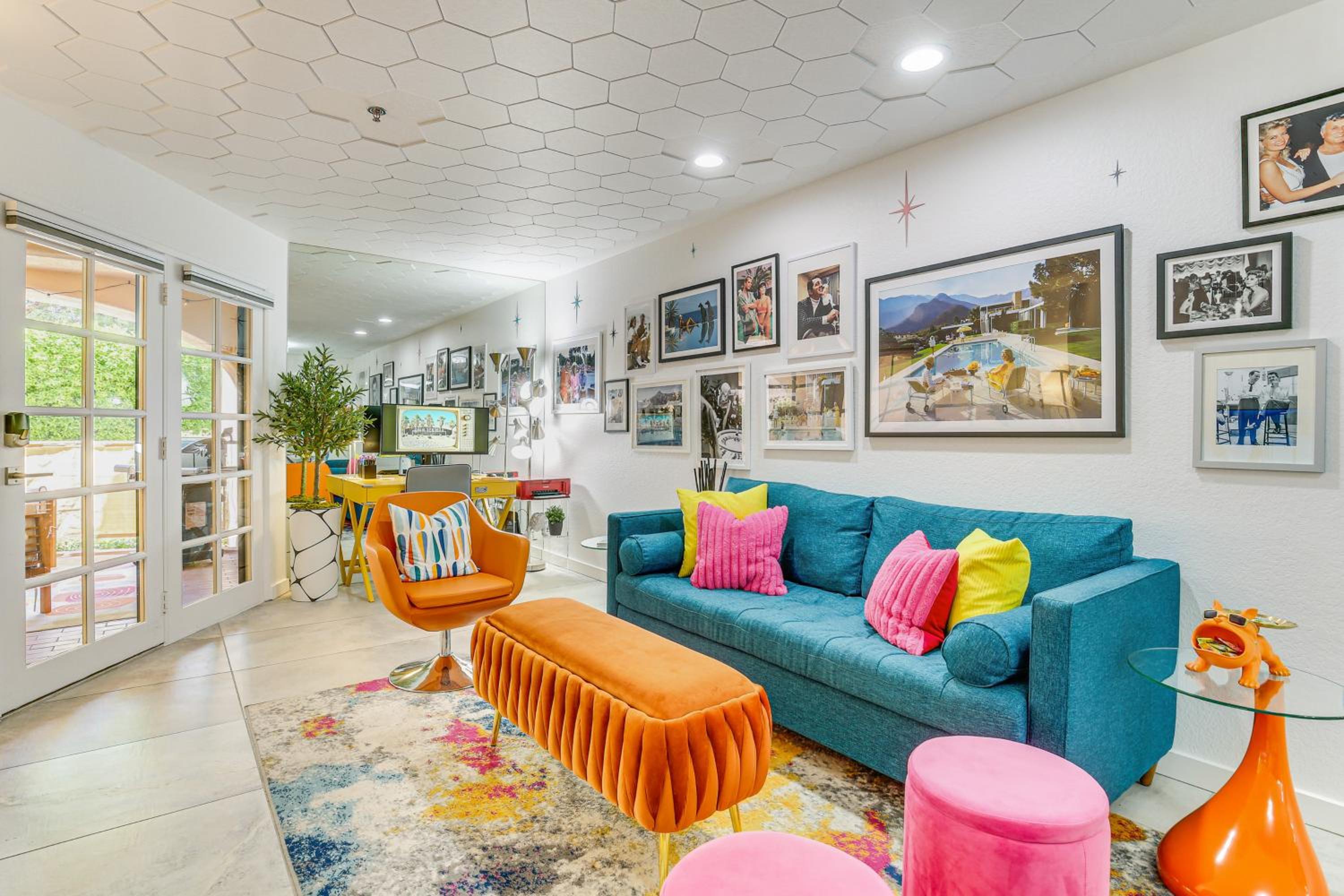 Stroll to Dtwn, Pools and Tennis Palm Springs Condo