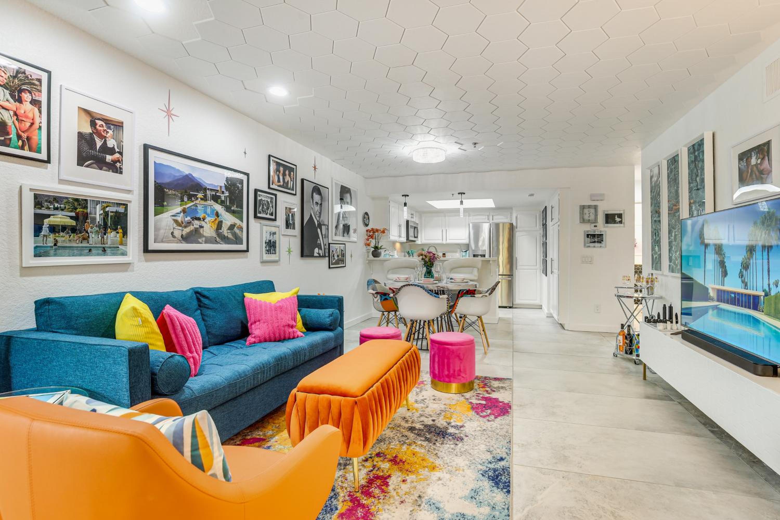 Stroll to Dtwn, Pools and Tennis Palm Springs Condo