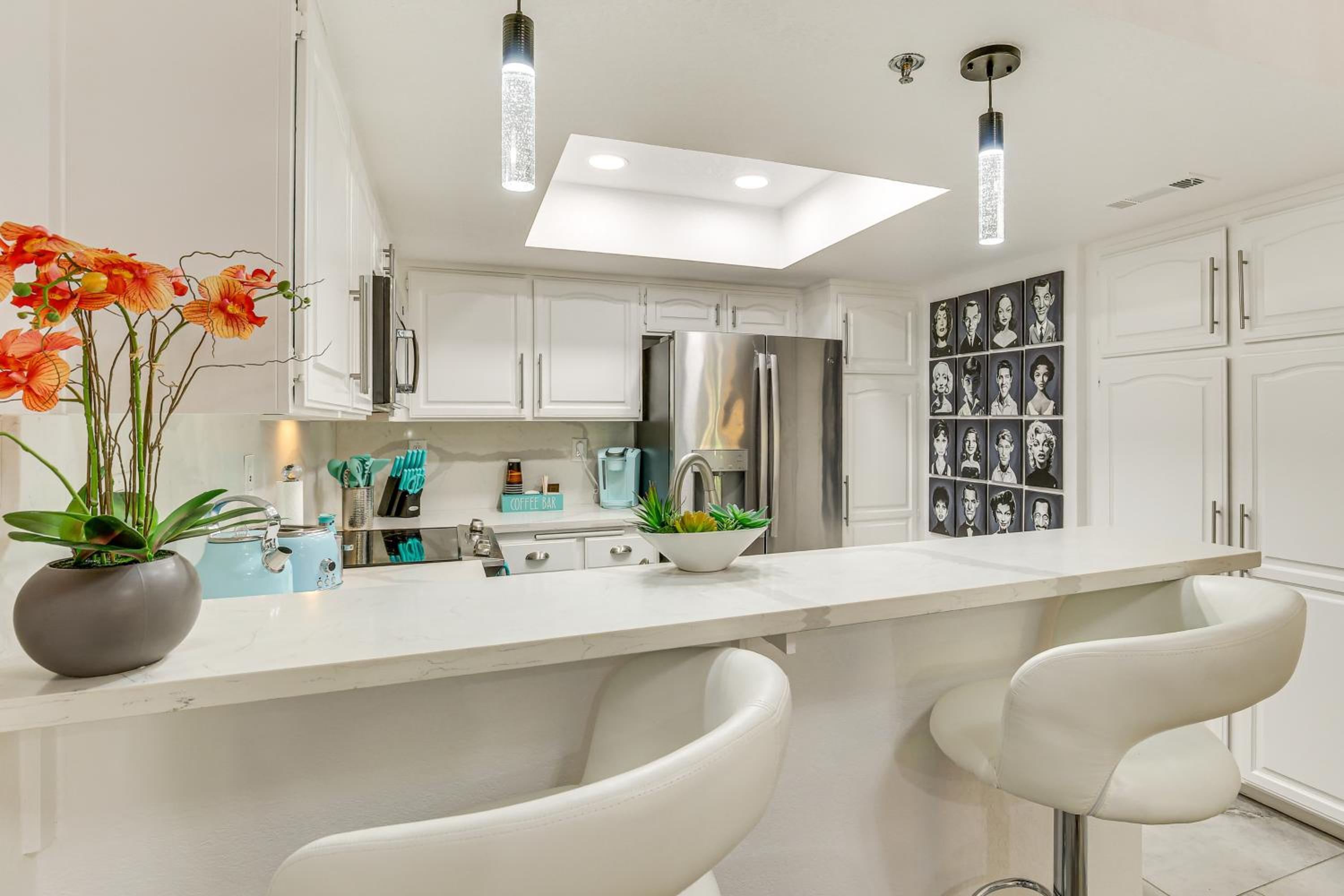 Stroll to Dtwn, Pools and Tennis Palm Springs Condo