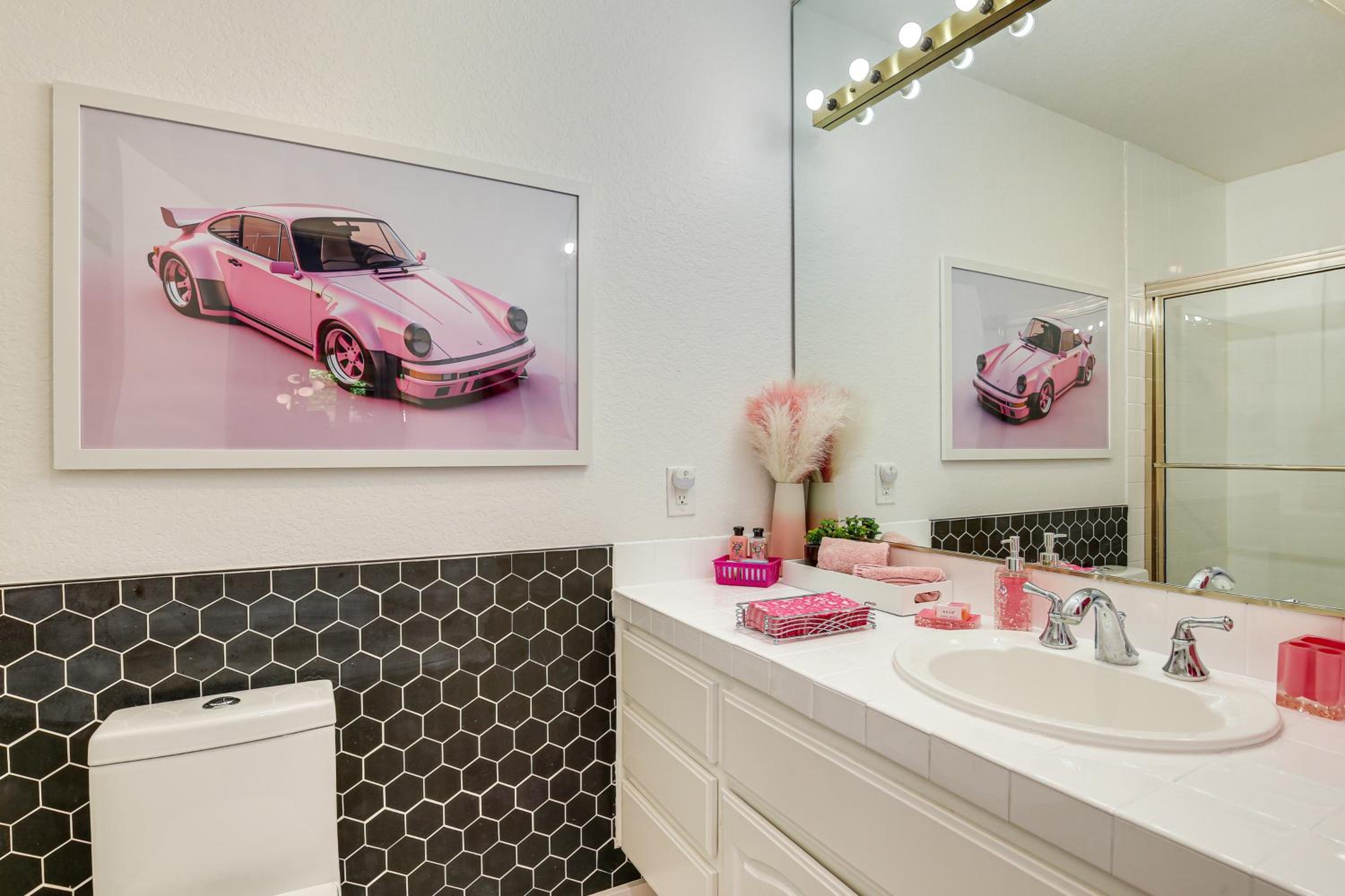 Stroll to Dtwn, Pools and Tennis Palm Springs Condo