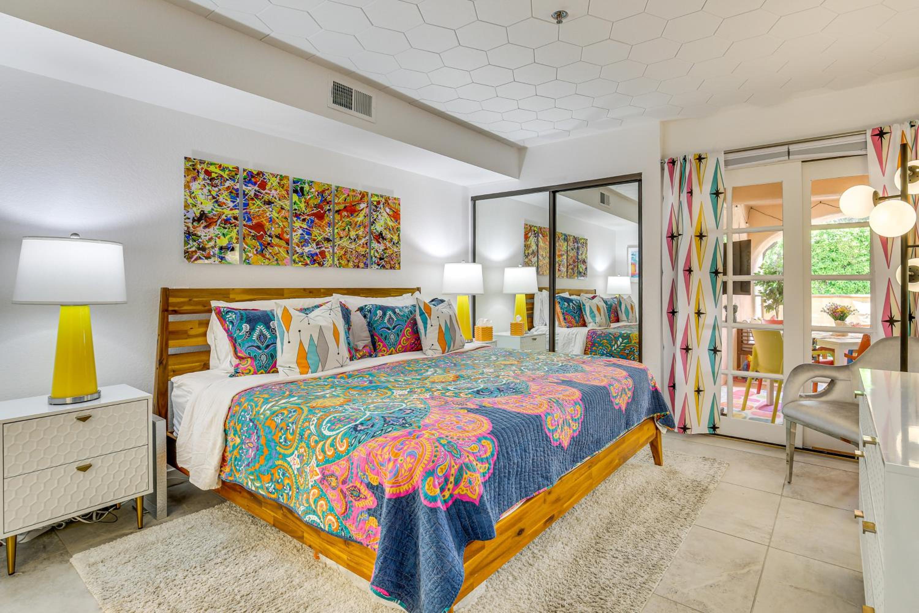 Stroll to Dtwn, Pools and Tennis Palm Springs Condo