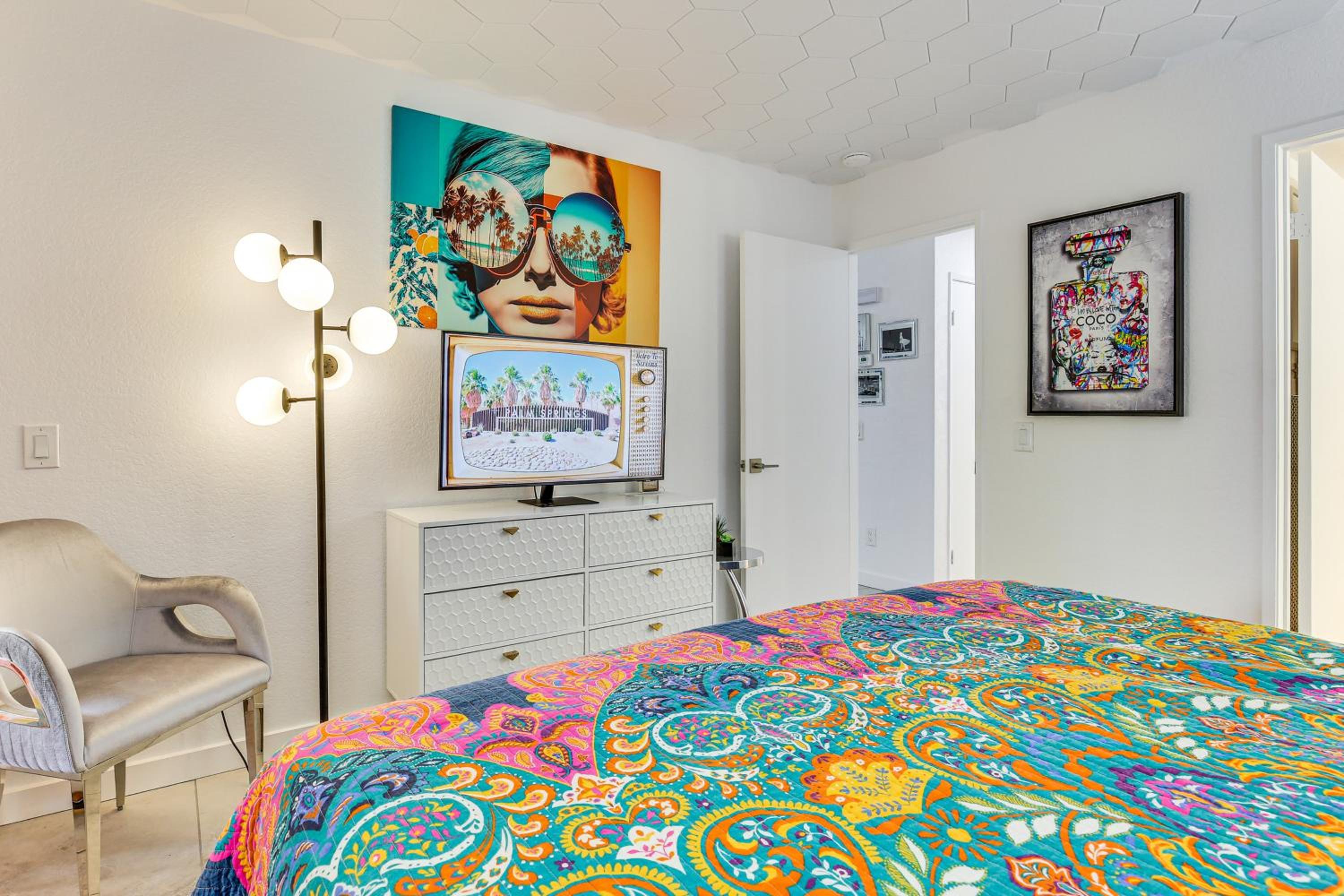 Stroll to Dtwn, Pools and Tennis Palm Springs Condo