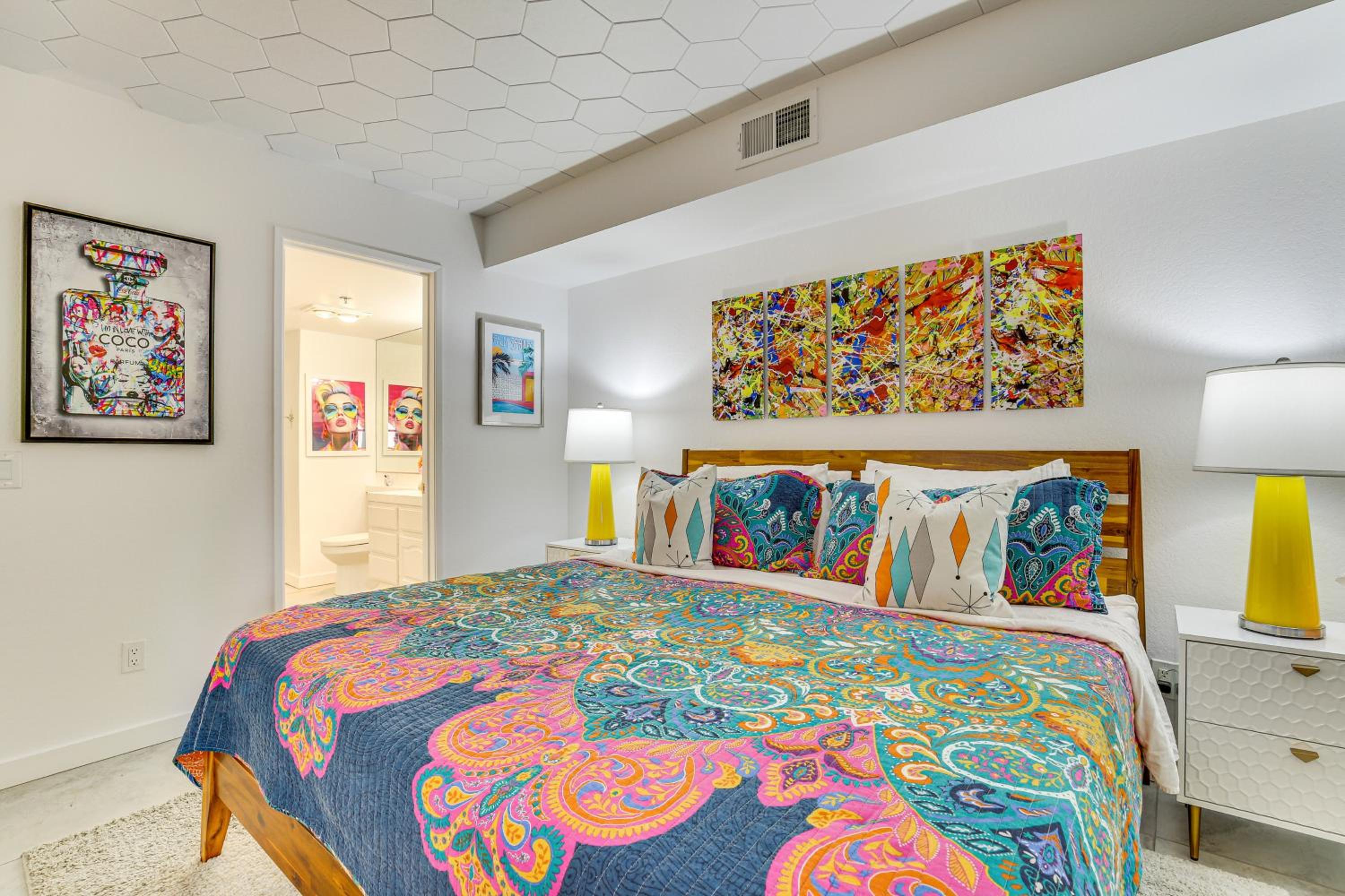 Stroll to Dtwn, Pools and Tennis Palm Springs Condo