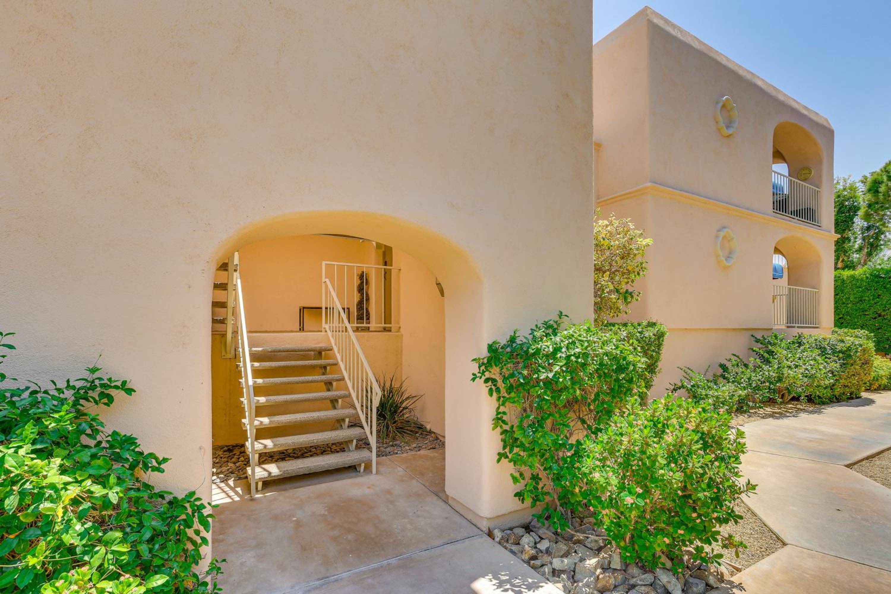 Stroll to Dtwn, Pools and Tennis Palm Springs Condo