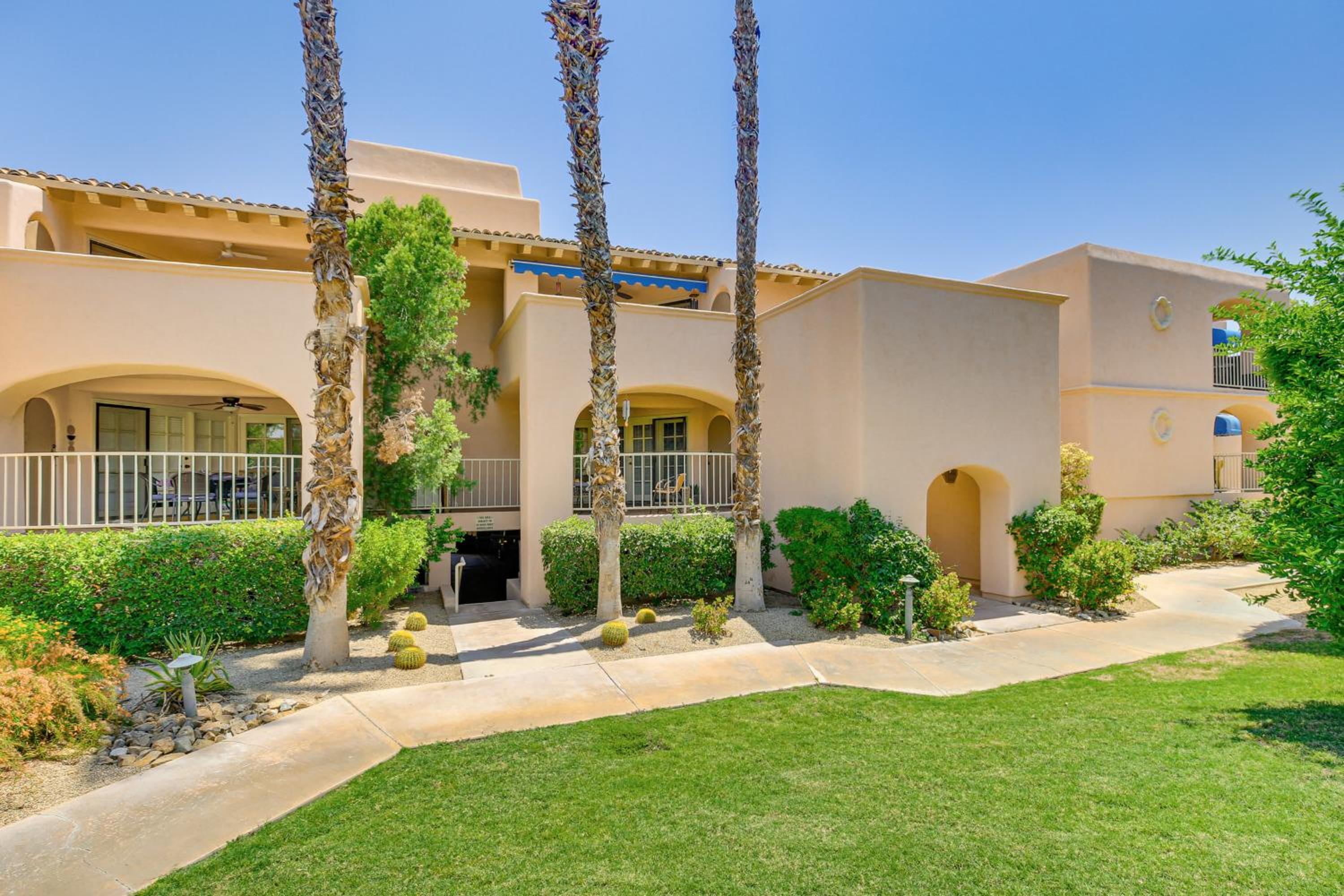 Stroll to Dtwn, Pools and Tennis Palm Springs Condo