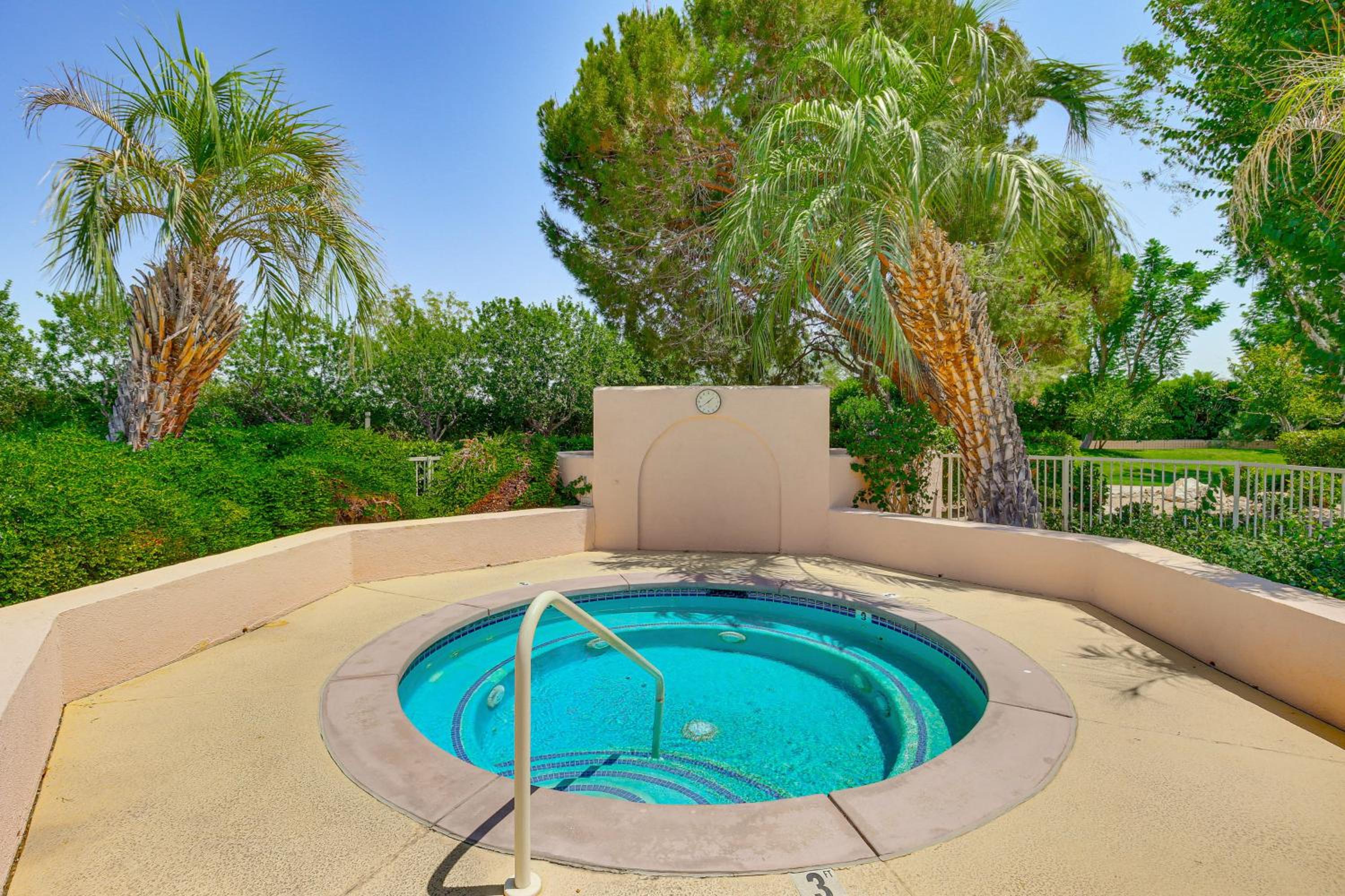 Stroll to Dtwn, Pools and Tennis Palm Springs Condo