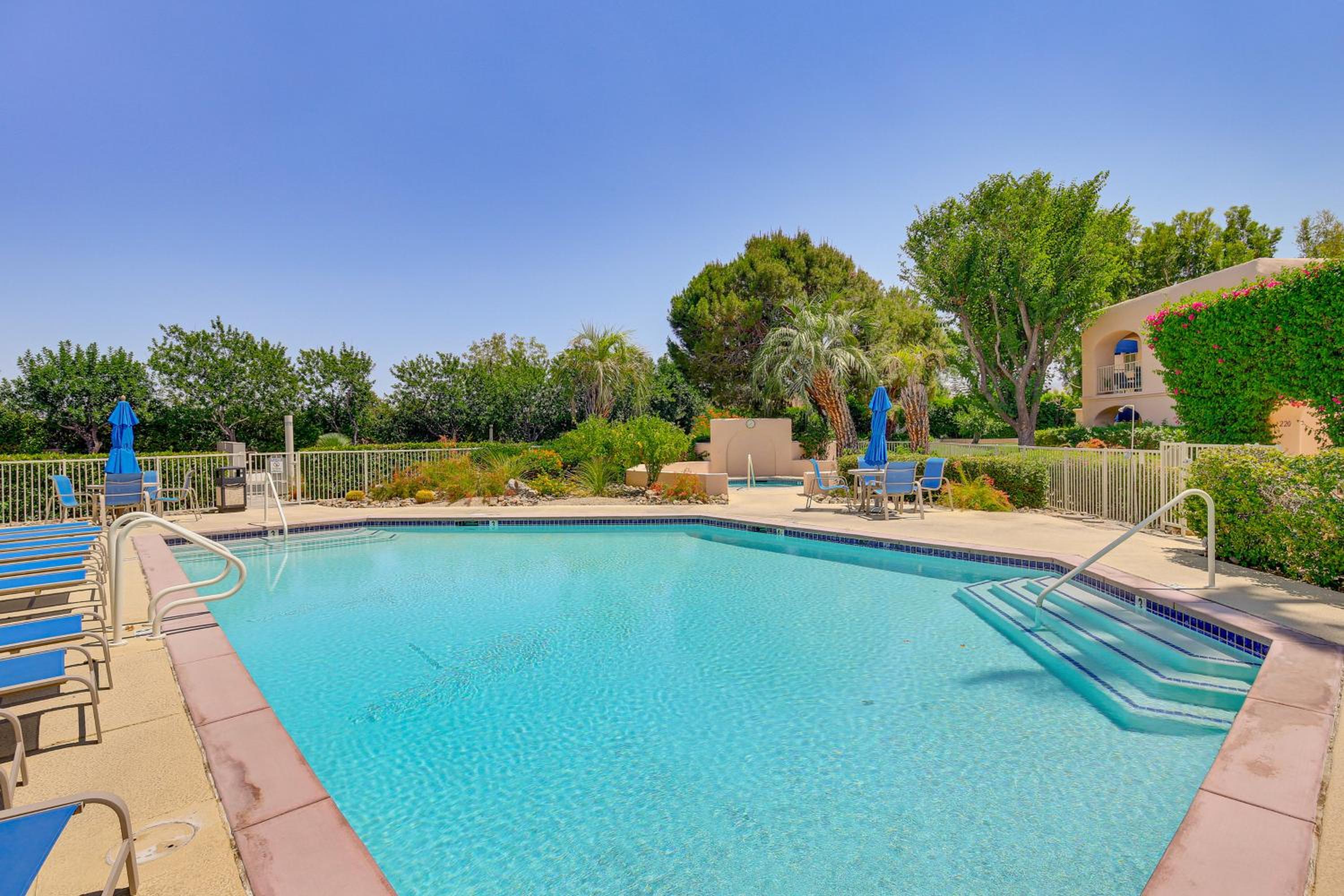 Stroll to Dtwn, Pools and Tennis Palm Springs Condo