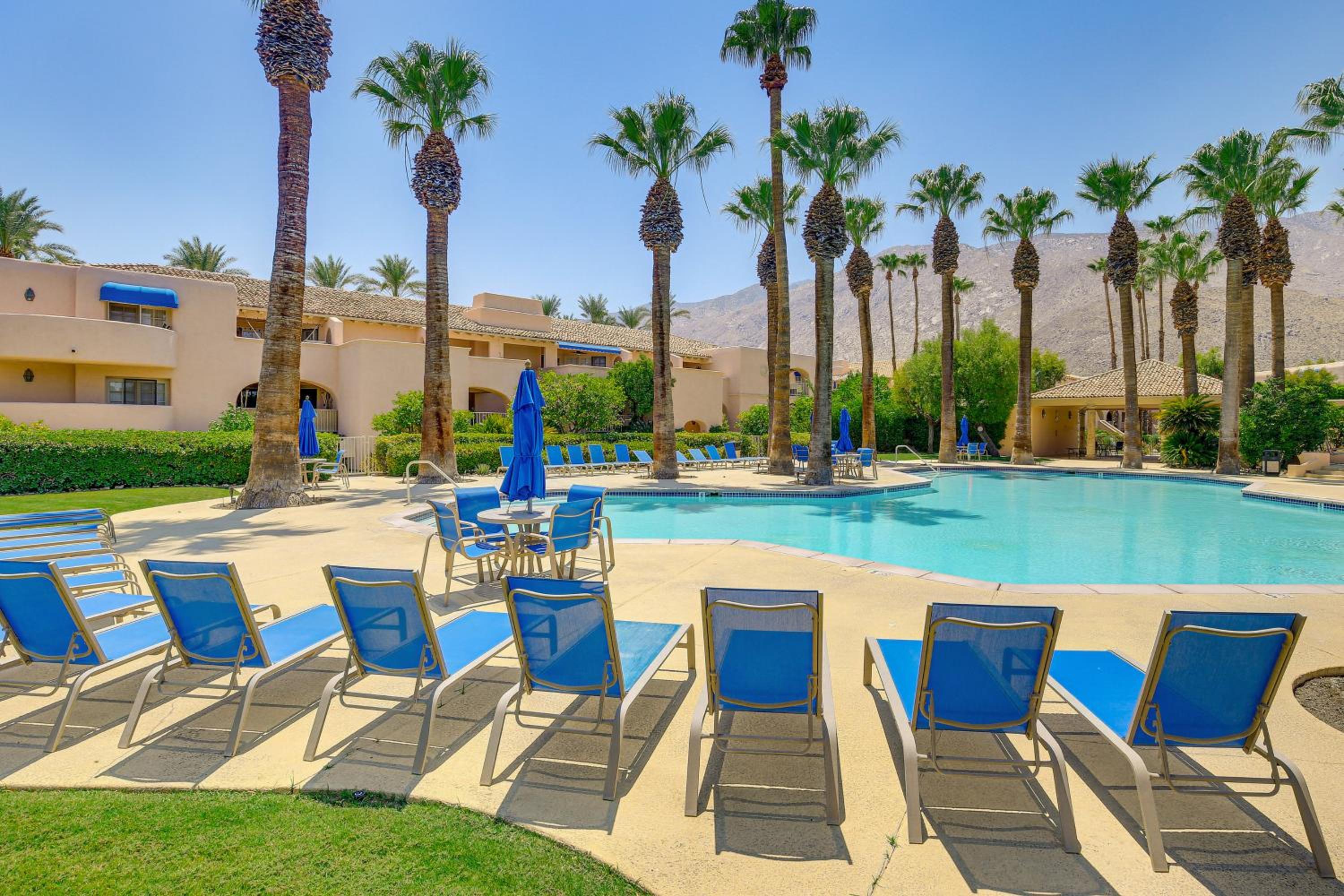 Stroll to Dtwn, Pools and Tennis Palm Springs Condo