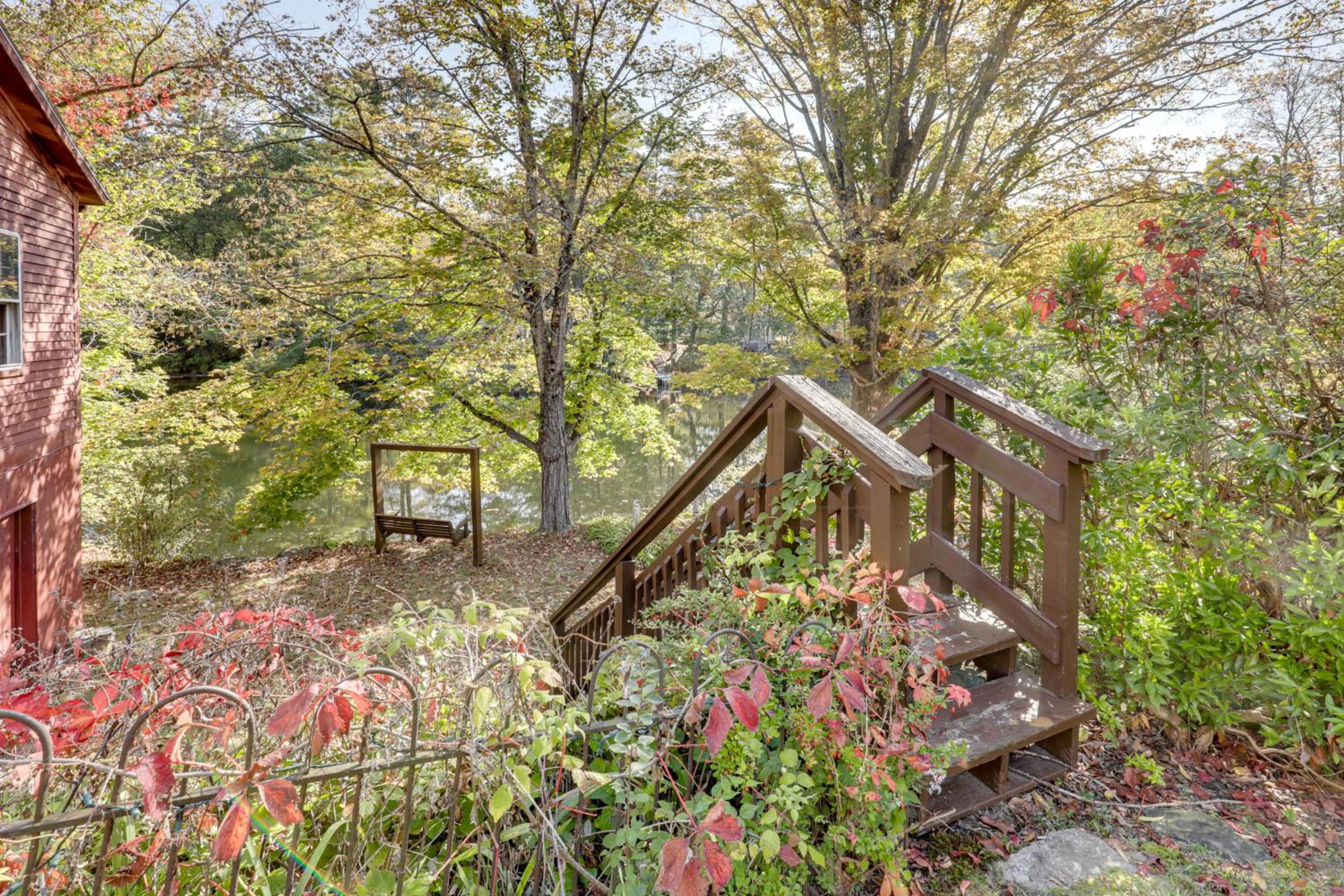 All-Season Lakefront Escape 8 Mi to Mount Sunapee