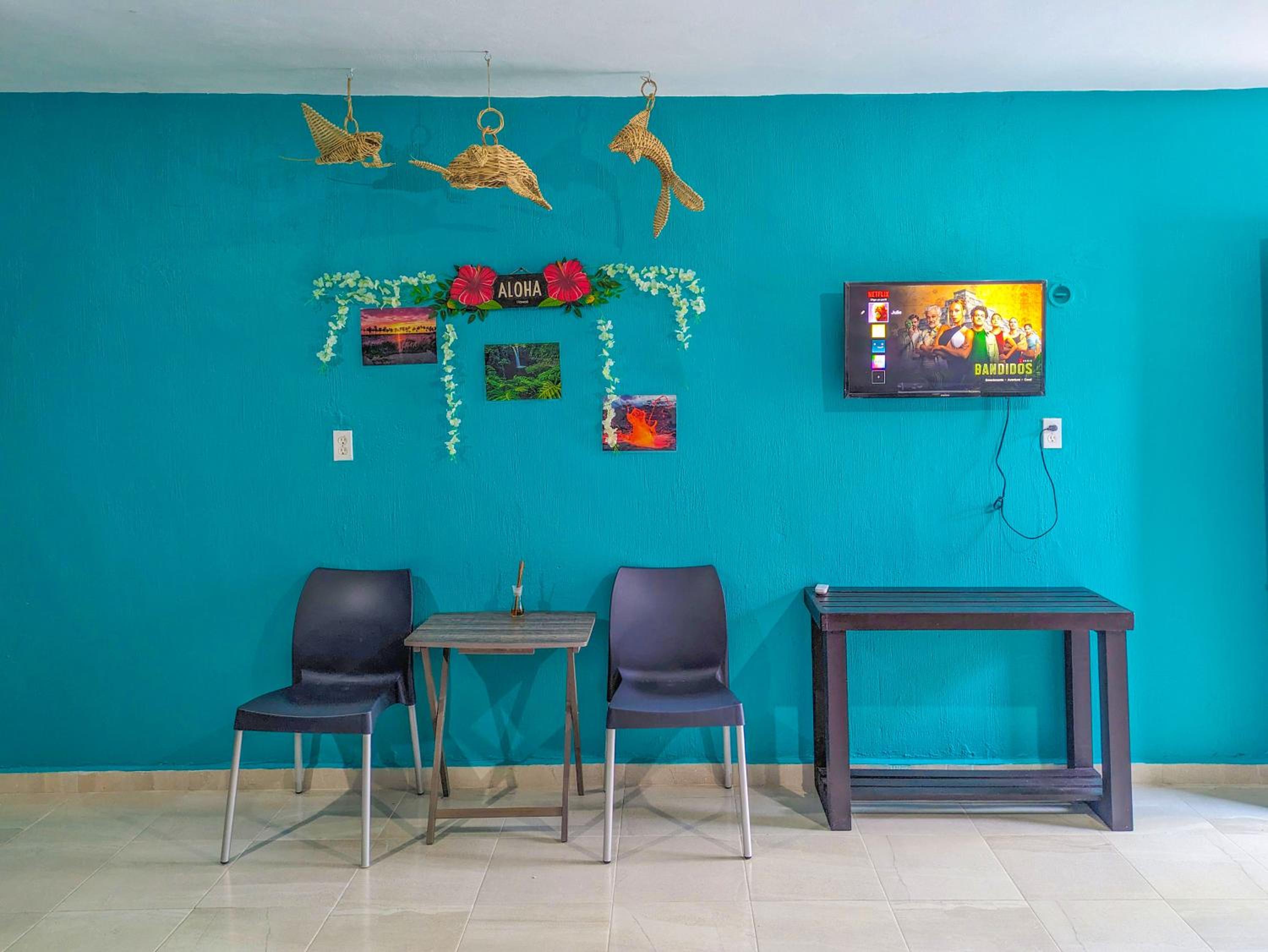 Bright & Spacious Suite 2 Beds Steps to Beach Kitchen AC Fast WiFi Great Value 5A