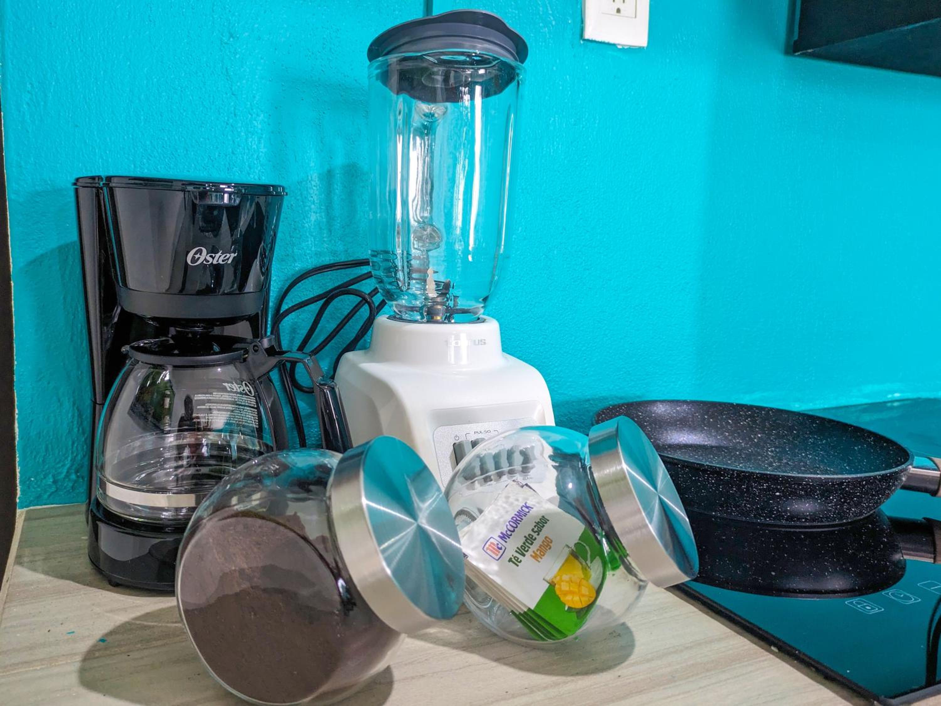 Bright & Spacious Suite 2 Beds Steps to Beach Kitchen AC Fast WiFi Great Value 5A