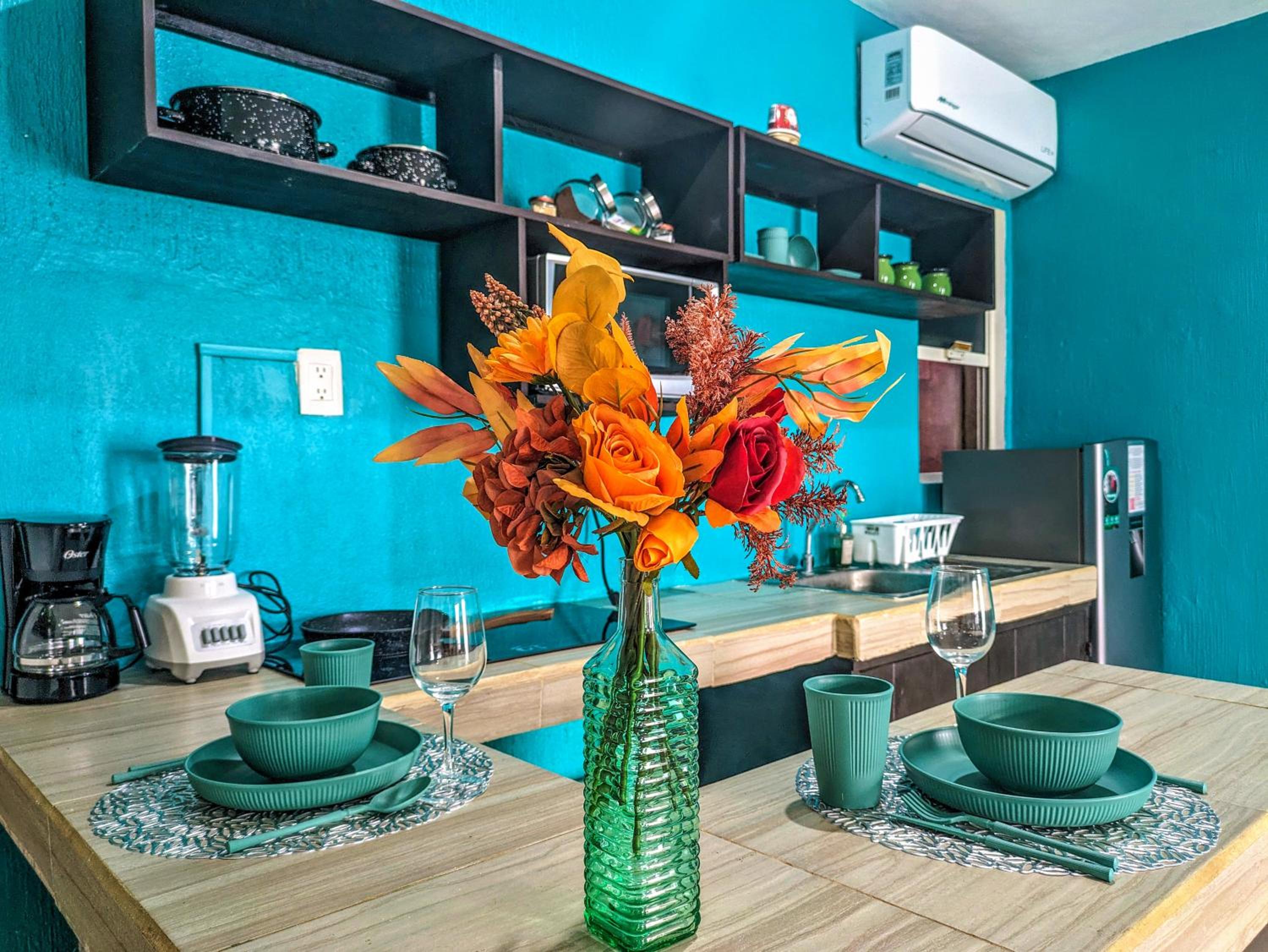 Bright & Spacious Suite 2 Beds Steps to Beach Kitchen AC Fast WiFi Great Value 5A