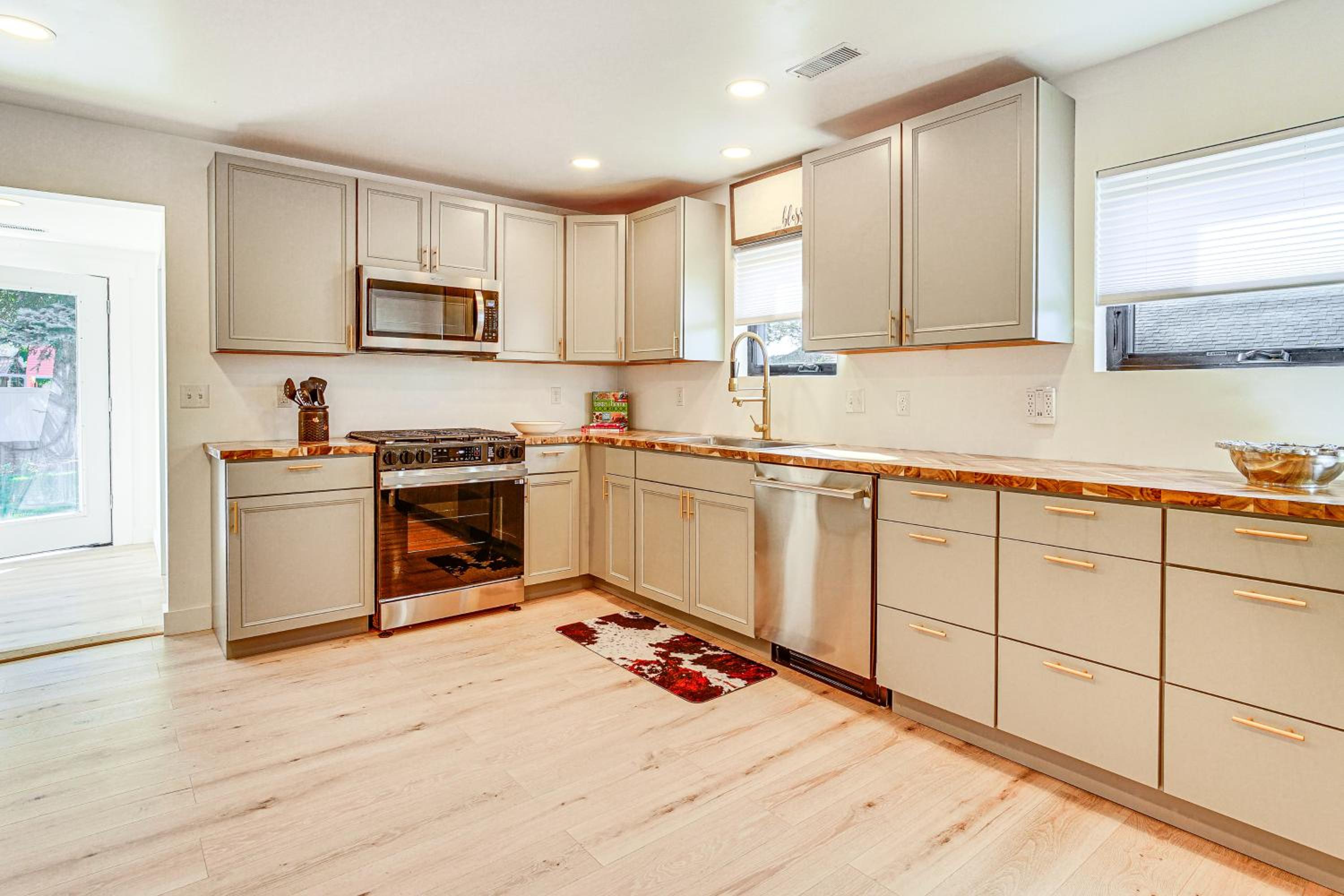 17 Mi to Sundance Mtn Home with Shared Yard