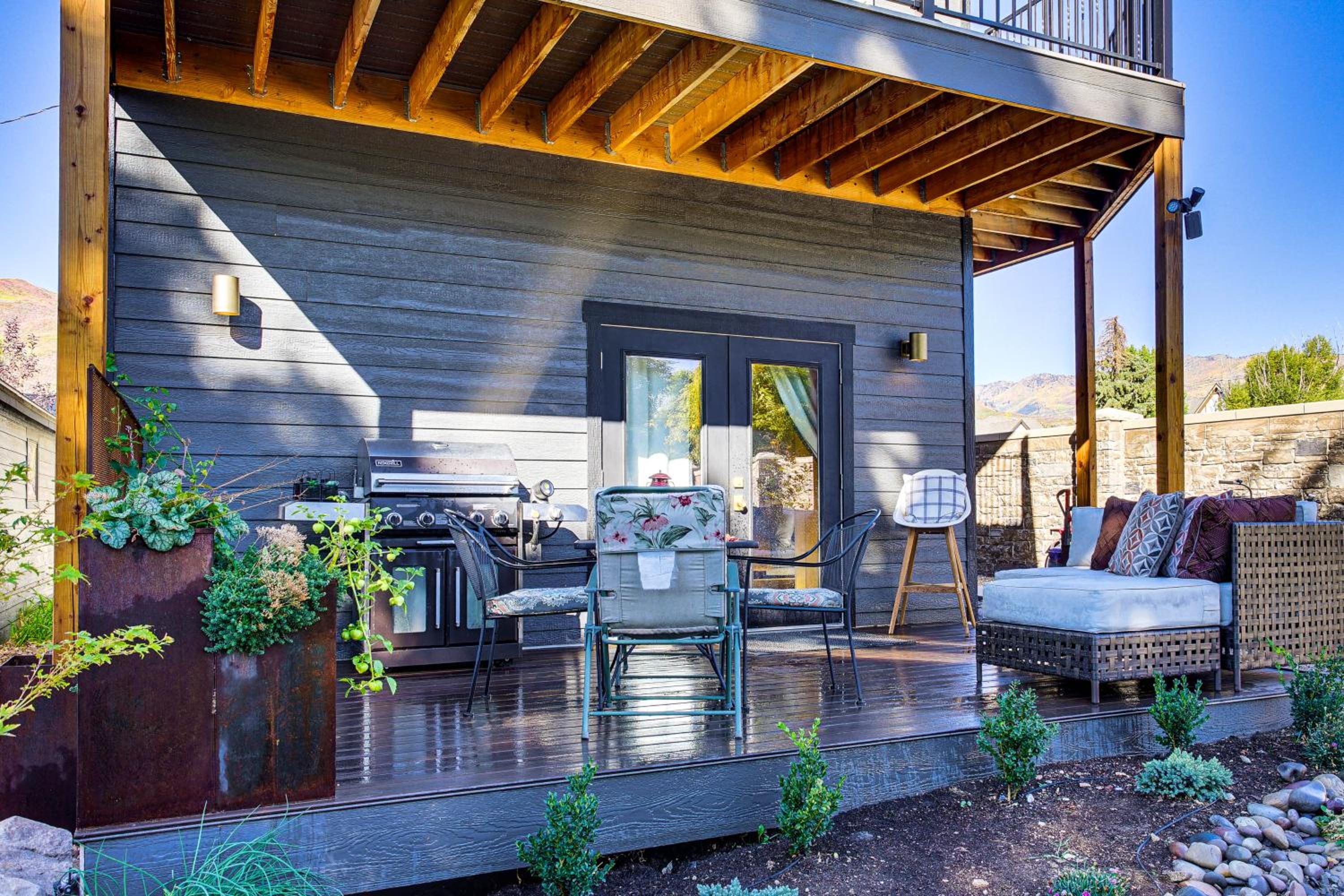17 Mi to Sundance Mtn Home with Shared Yard