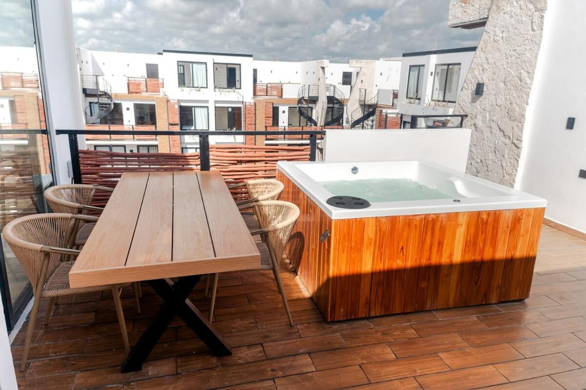 PH 3BR Jacuzzi beach club pass