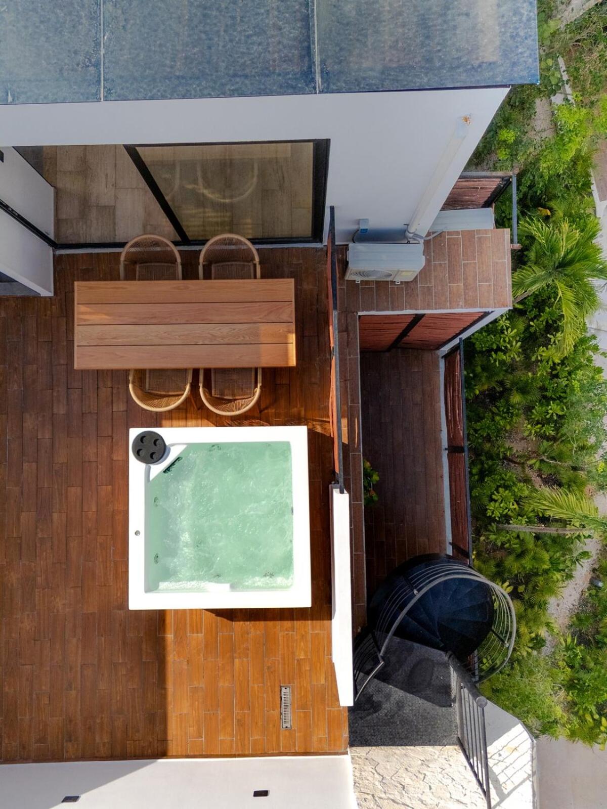 PH 3BR Jacuzzi beach club pass