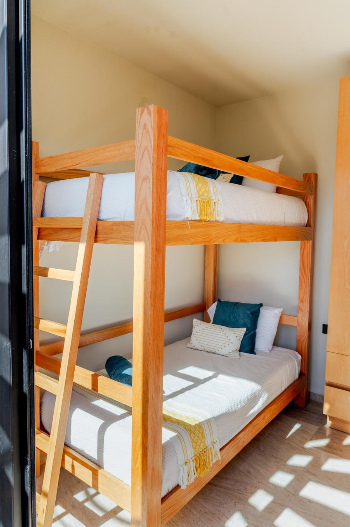 PH 3BR Jacuzzi beach club pass