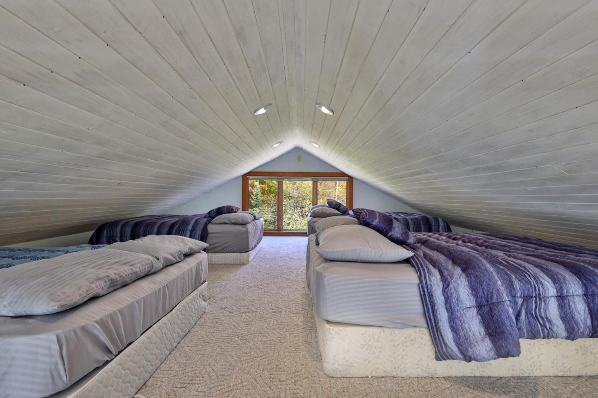 Chalet 91 at Killington - 4BR Luxury Lodge with Hot Tub, Sauna, Pool Table
